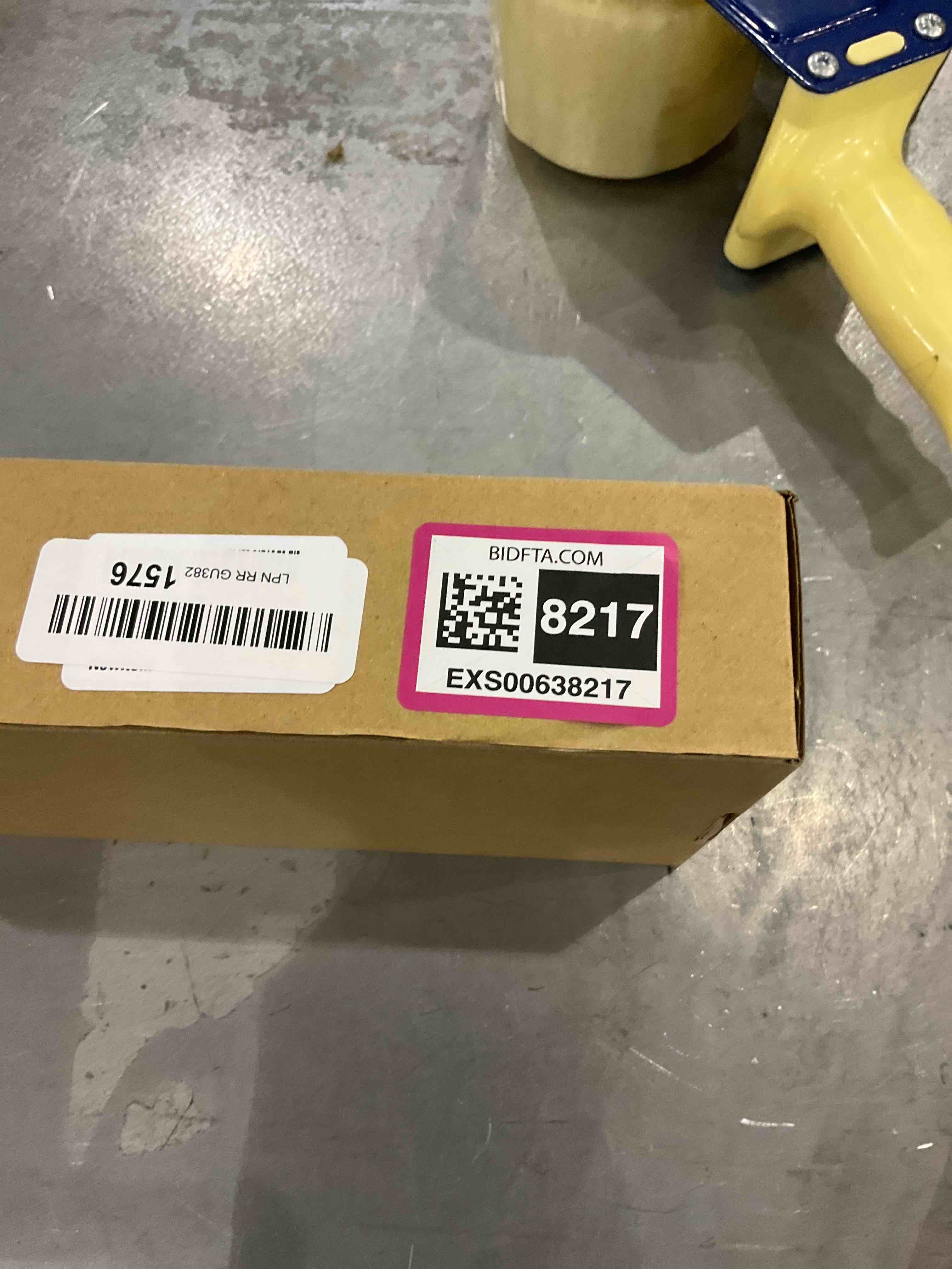 https://s3.amazonaws.com/lotting-images-prod/bidfta/EXS00638217_1694690892881.jpeg