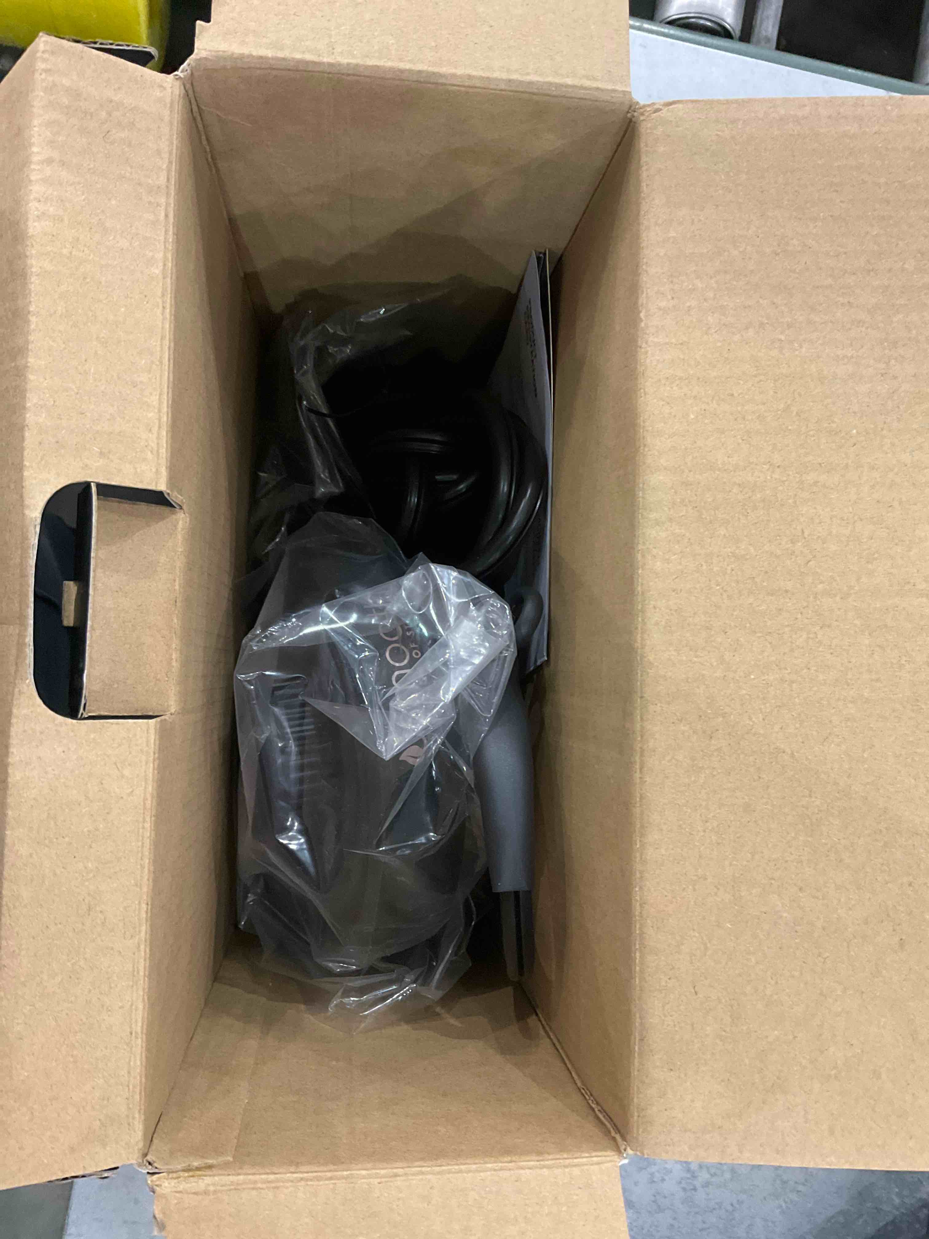 https://s3.amazonaws.com/lotting-images-prod/bidfta/EXS00638897_1695039036243.jpeg