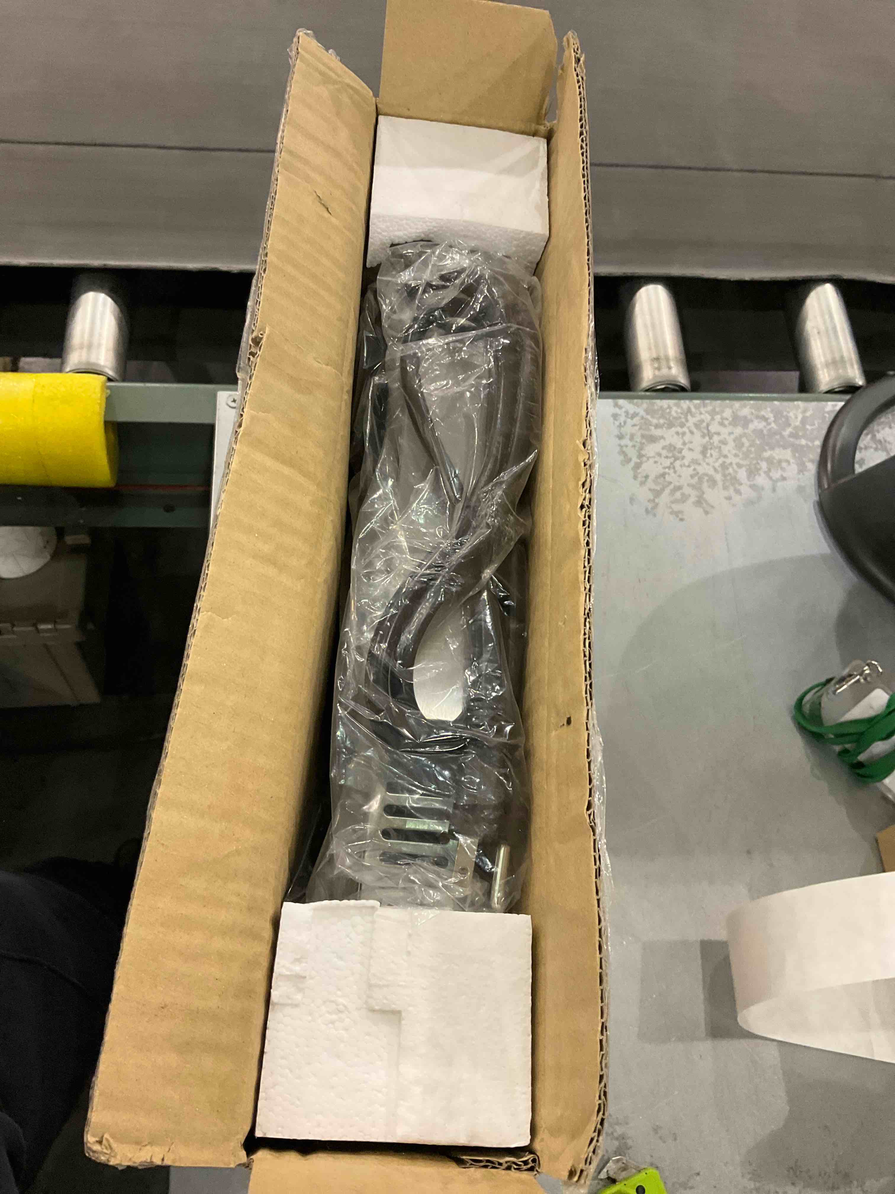 https://s3.amazonaws.com/lotting-images-prod/bidfta/EXS00638900_1695039392529.jpeg
