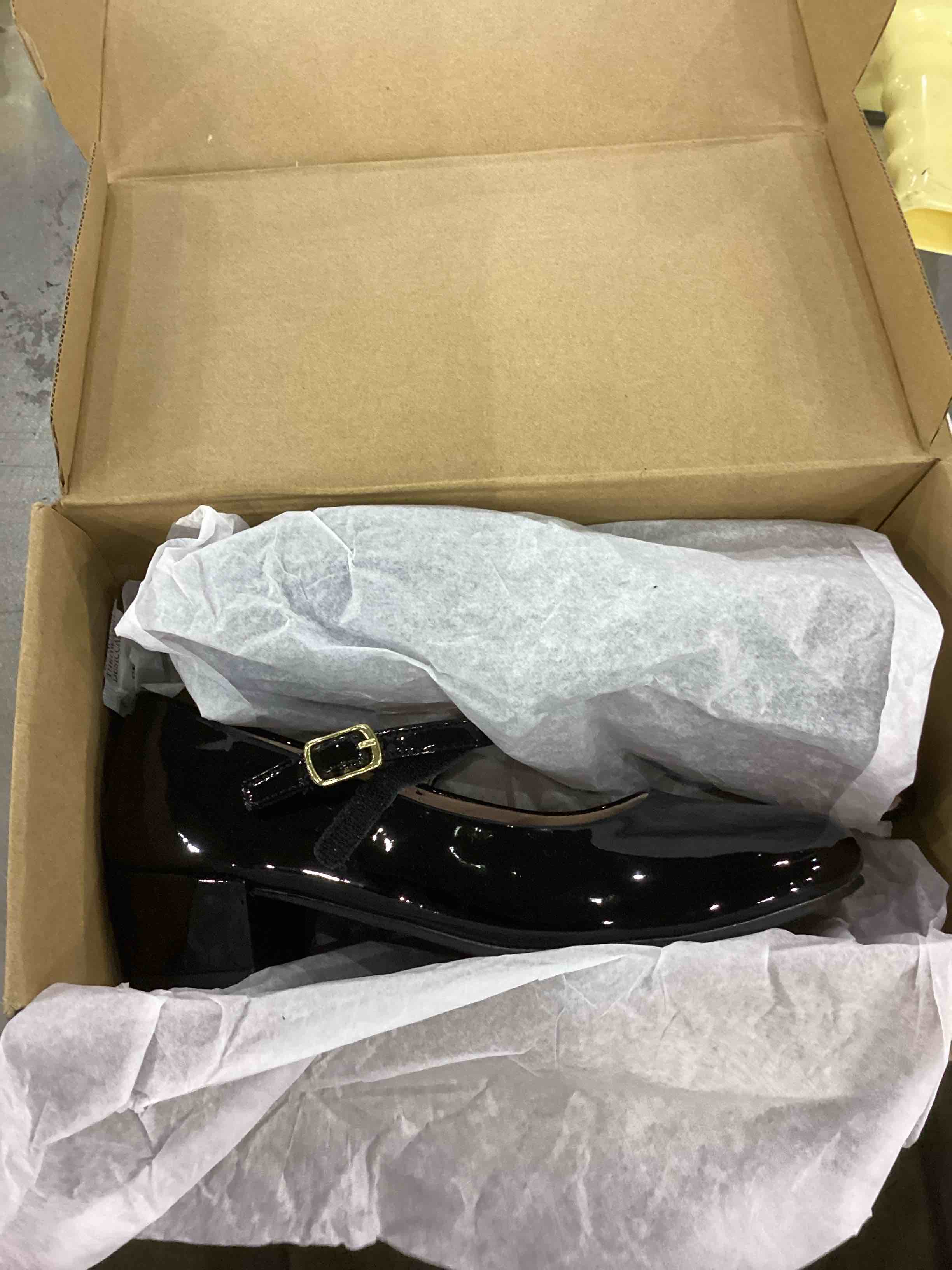 https://s3.amazonaws.com/lotting-images-prod/bidfta/EXS00640251_1697455615767.jpeg