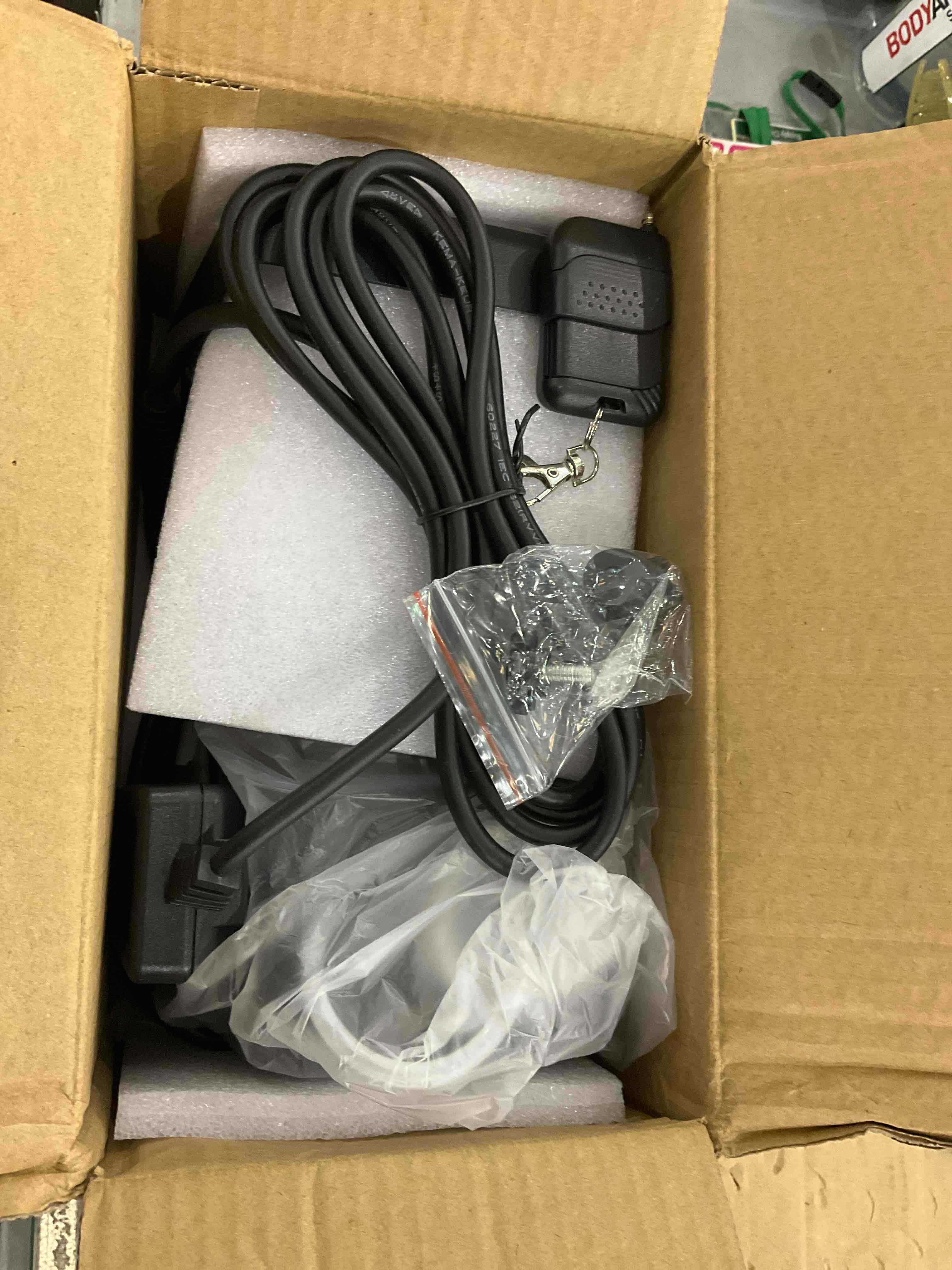 https://s3.amazonaws.com/lotting-images-prod/bidfta/EXS00640615_1697039613789.jpeg