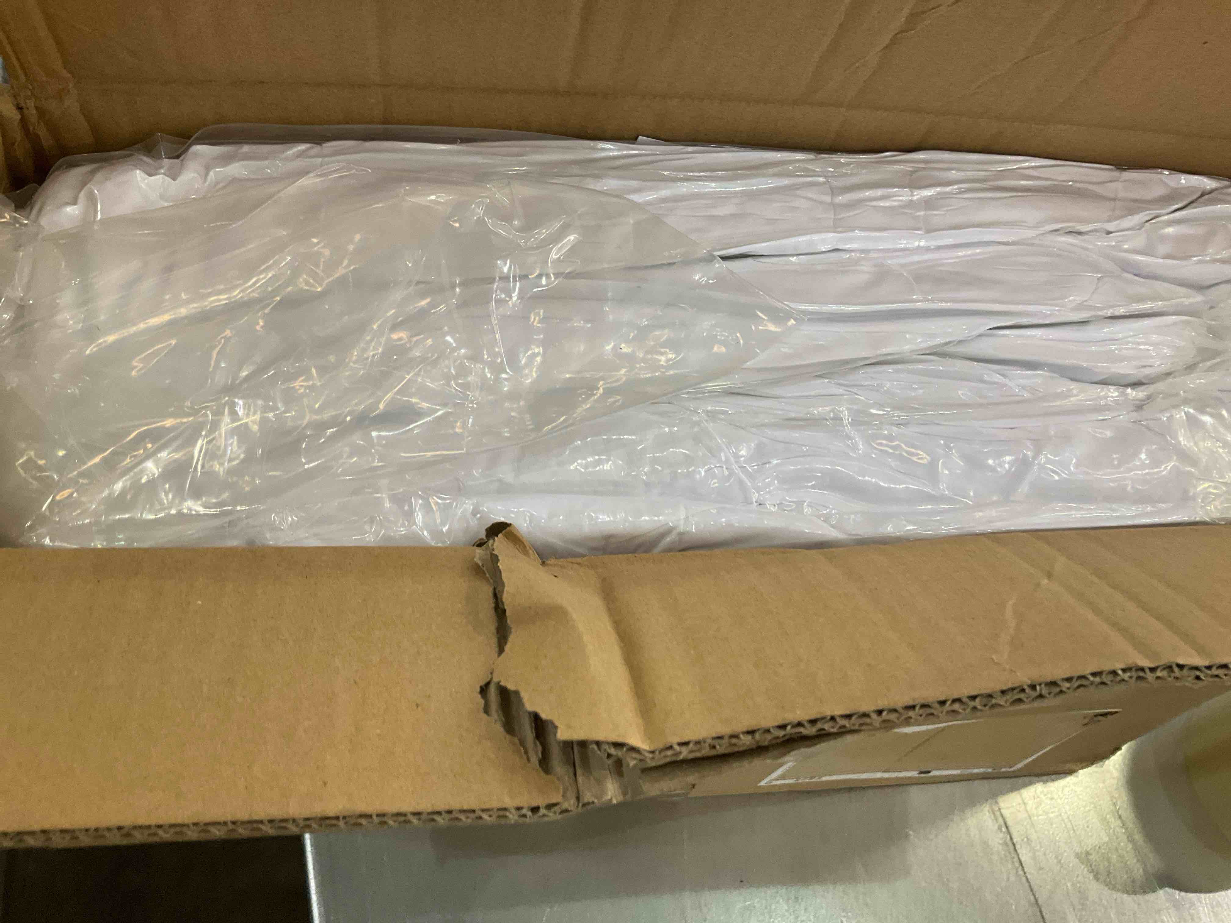 https://s3.amazonaws.com/lotting-images-prod/bidfta/EXS00641097_1696948694314.jpeg