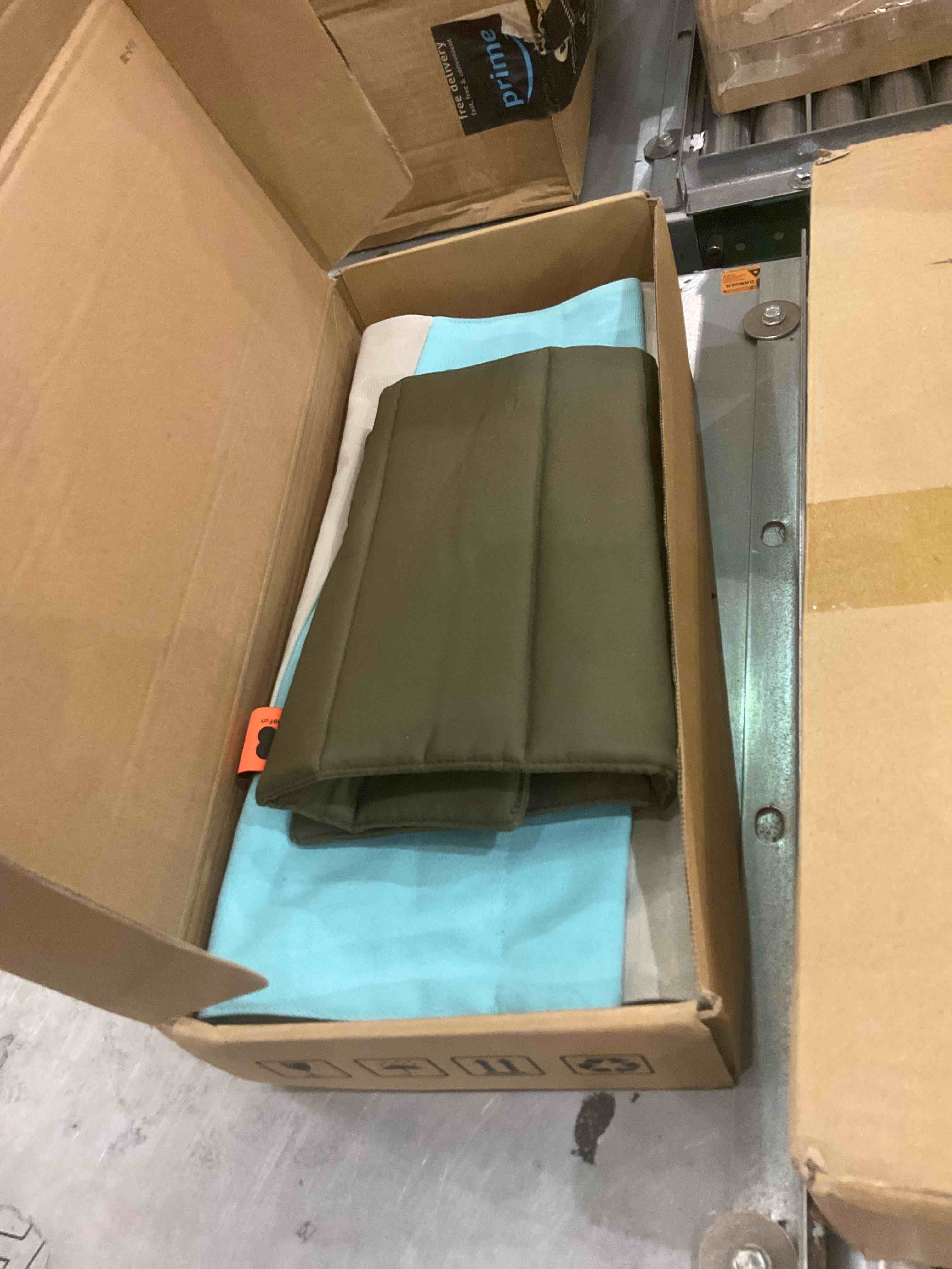 https://s3.amazonaws.com/lotting-images-prod/bidfta/EXS00642794_1697035314596.jpeg