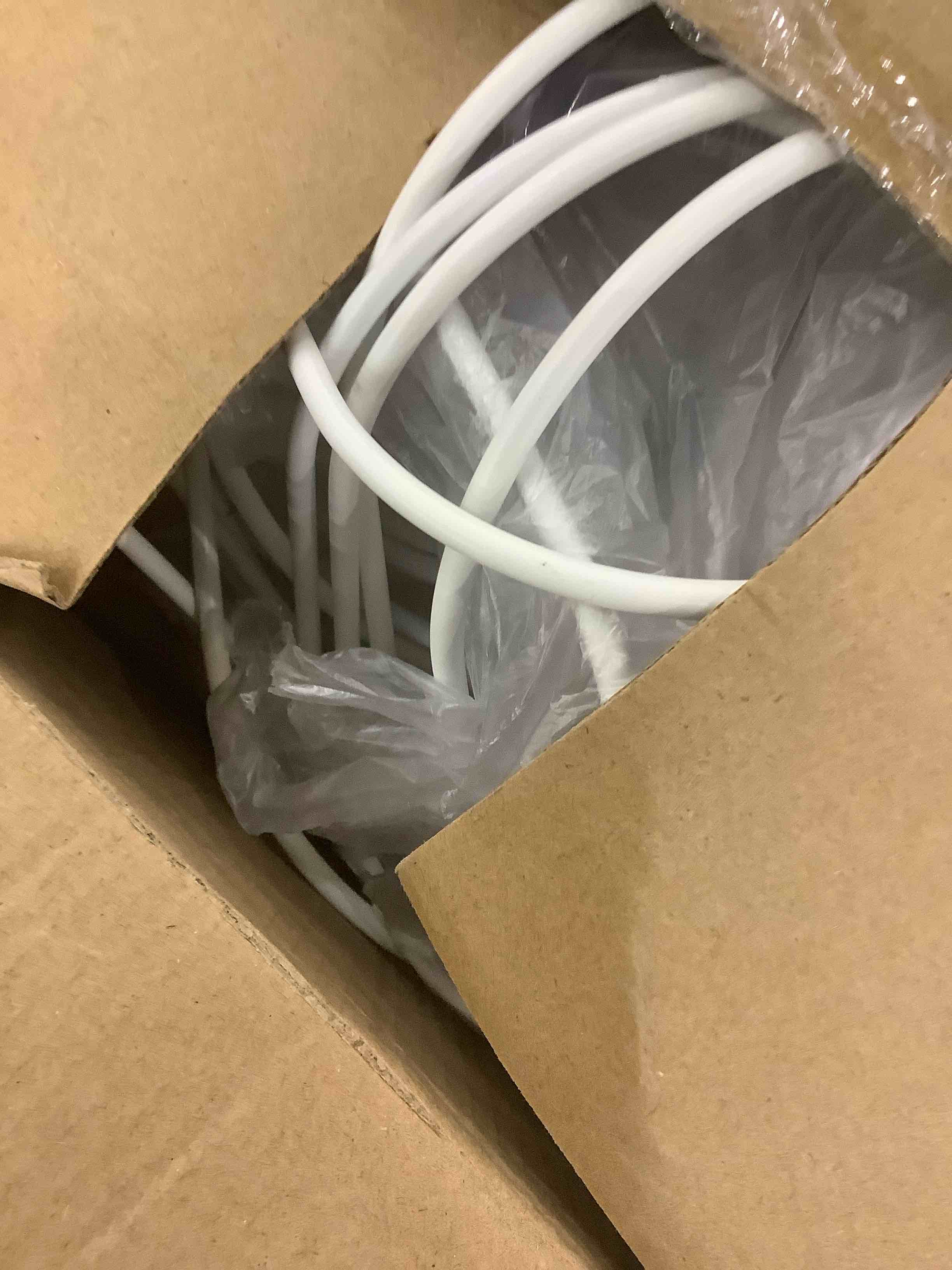 https://s3.amazonaws.com/lotting-images-prod/bidfta/EXS00643095_1699635036367.jpeg