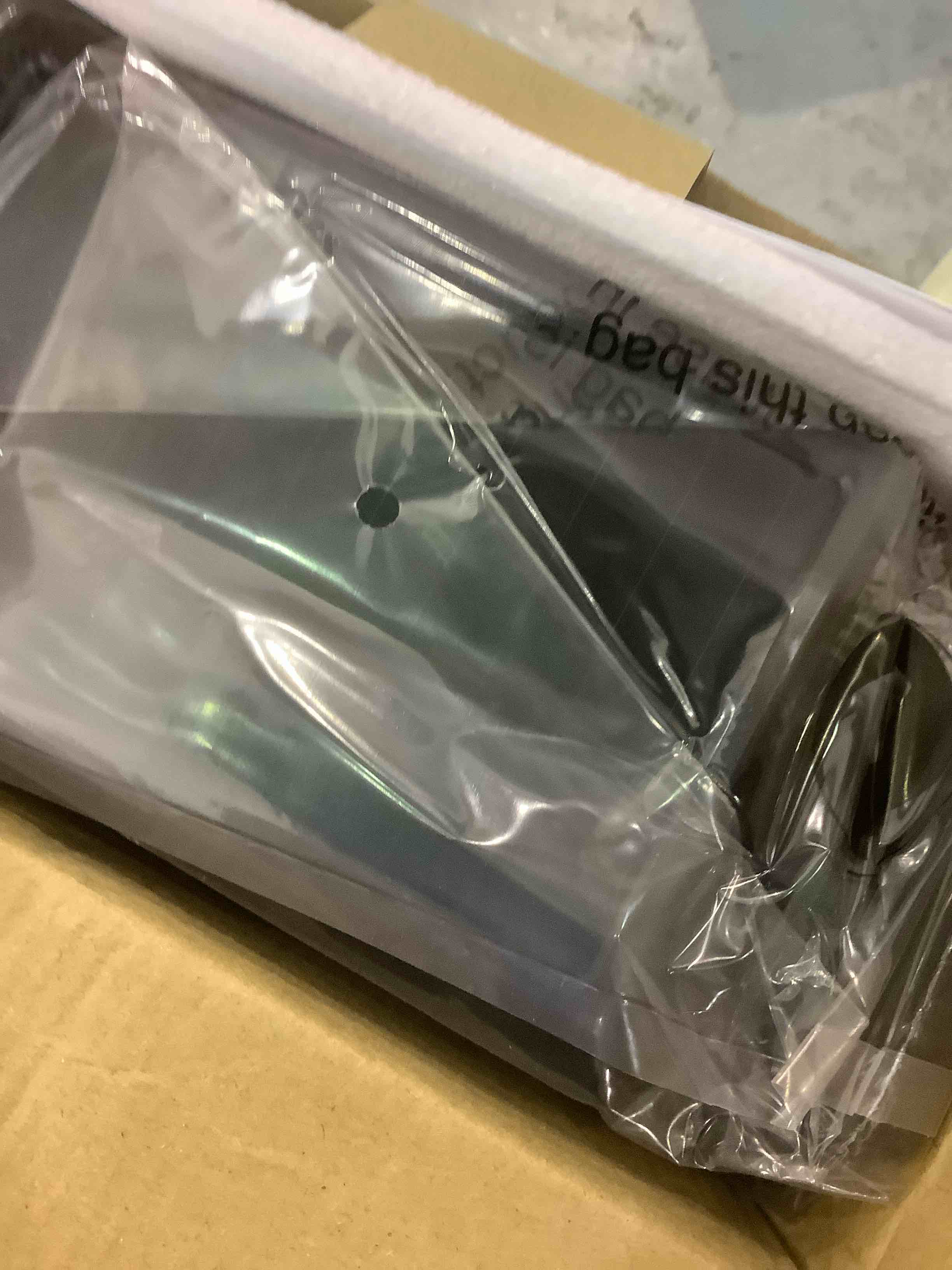 https://s3.amazonaws.com/lotting-images-prod/bidfta/EXS00643324_1699965429675.jpeg