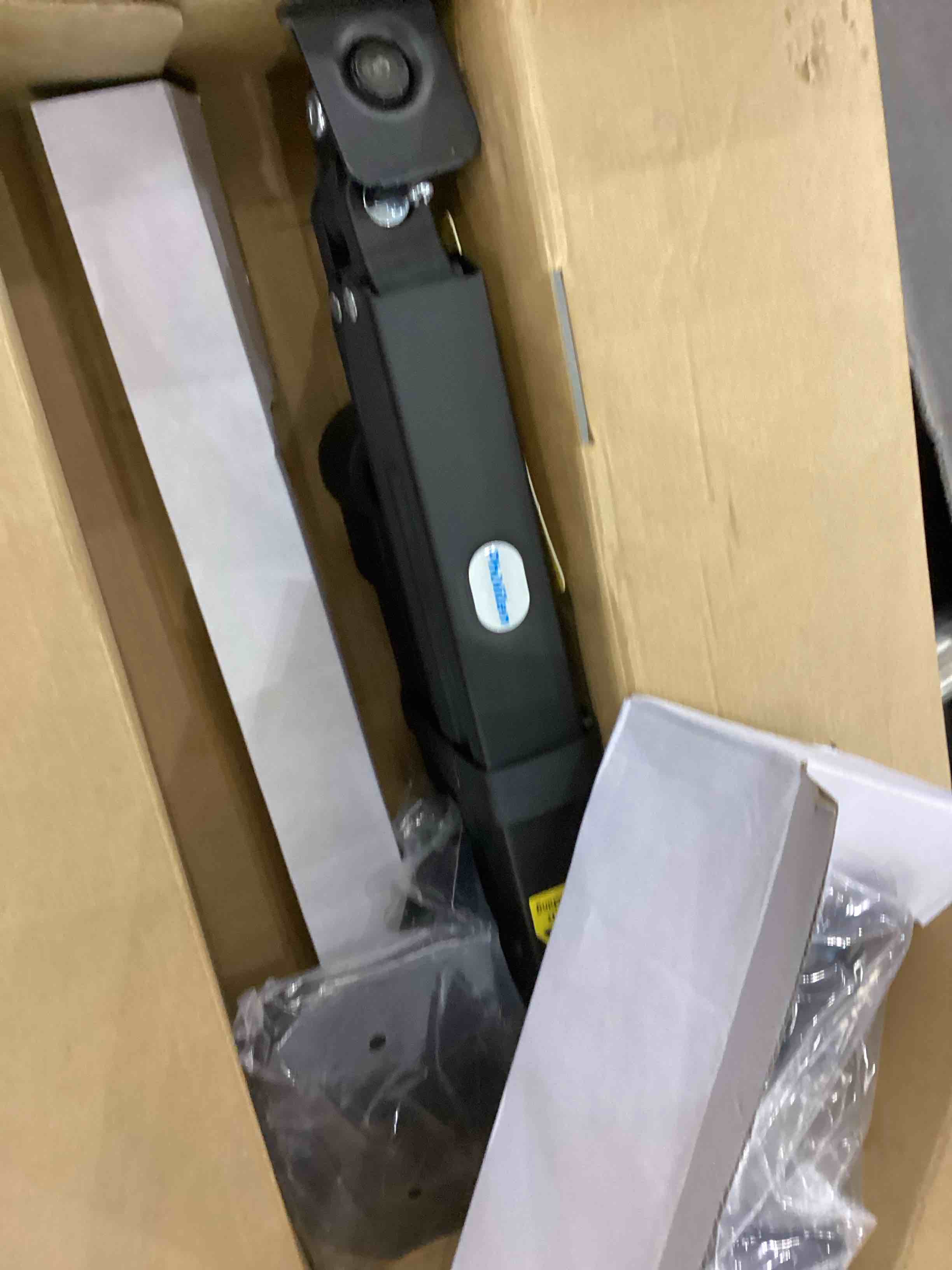 https://s3.amazonaws.com/lotting-images-prod/bidfta/EXS00645498_1697812833775.jpeg