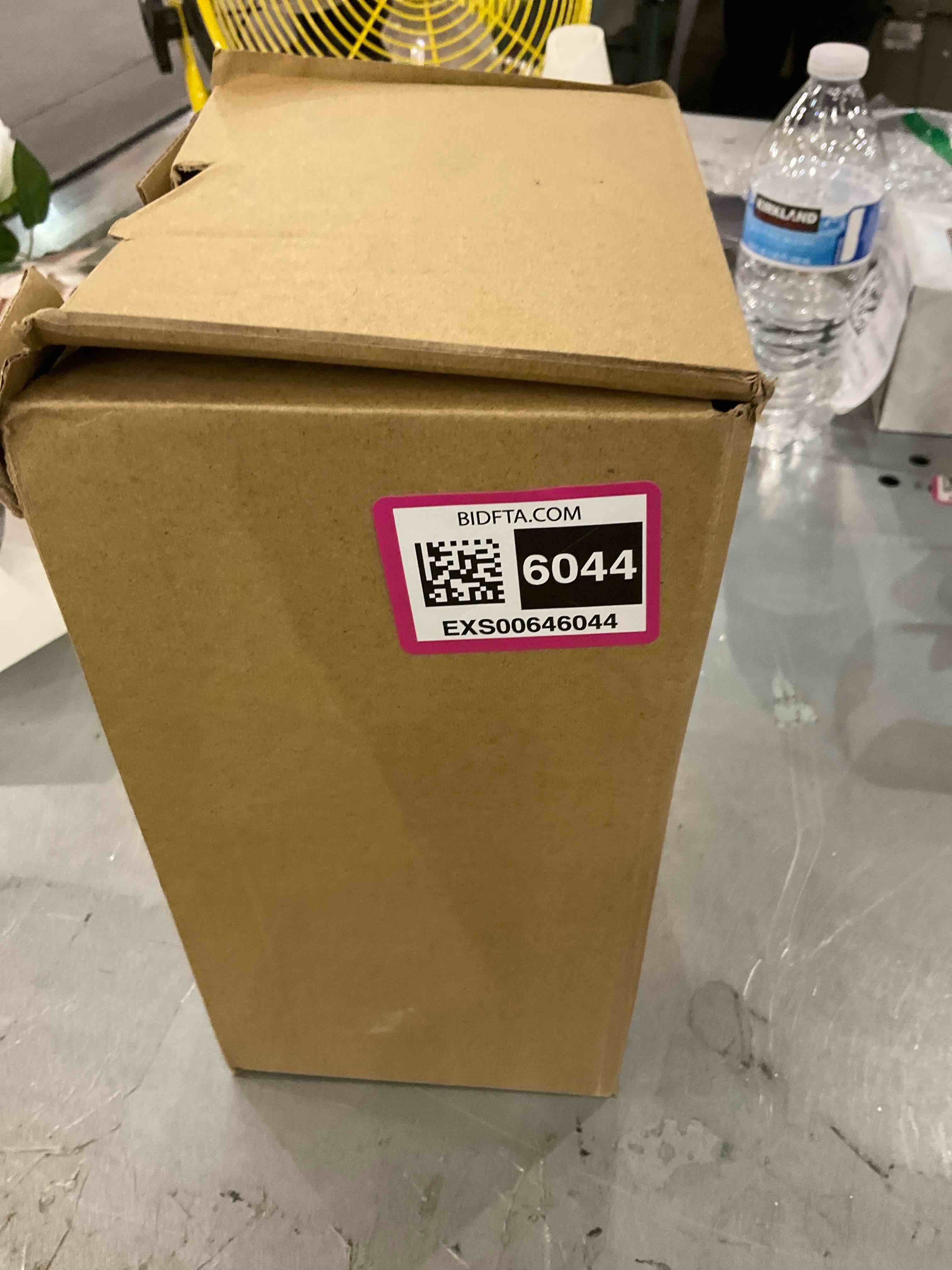 https://s3.amazonaws.com/lotting-images-prod/bidfta/EXS00646044_1696948772774.jpeg