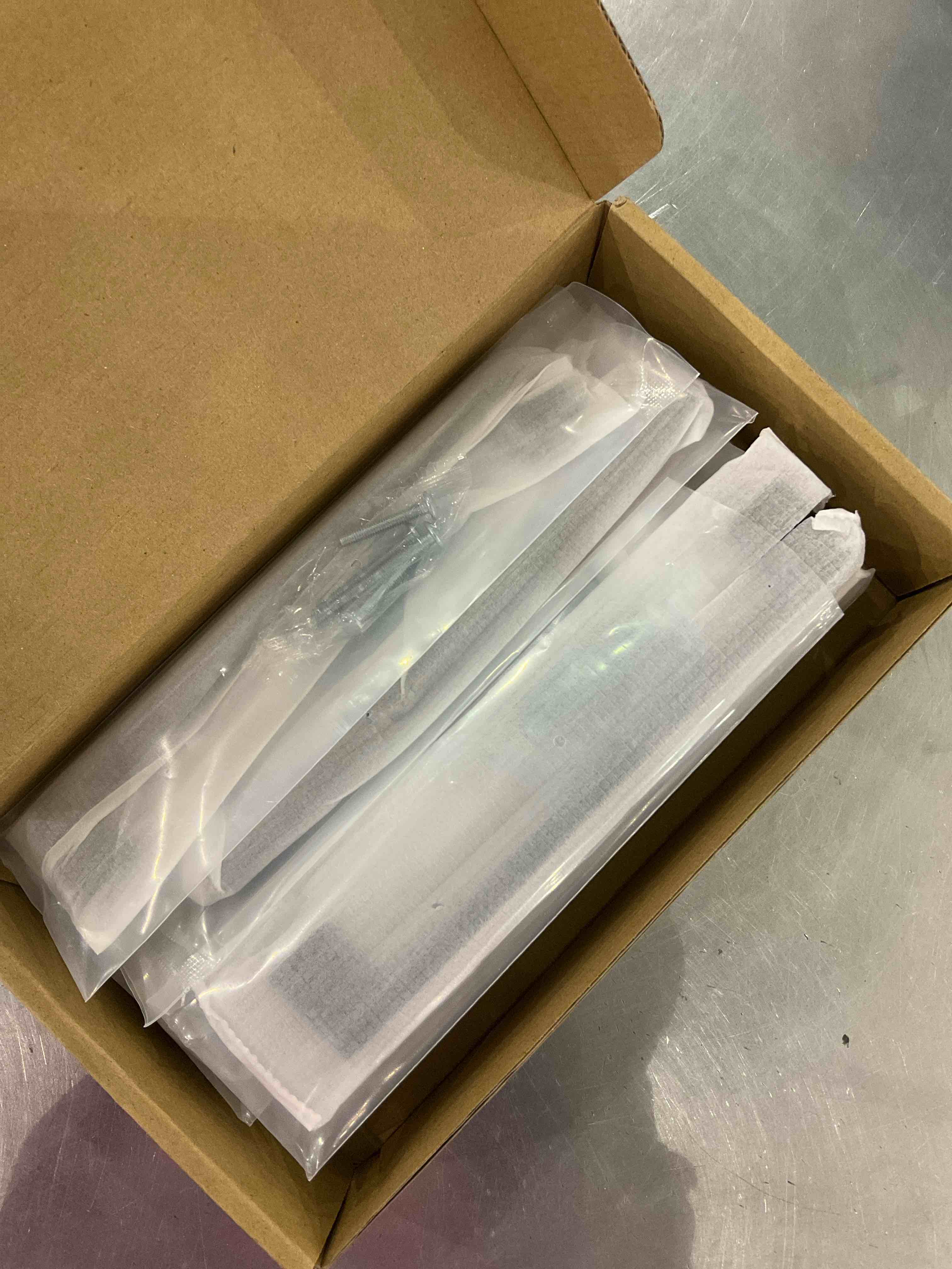 https://s3.amazonaws.com/lotting-images-prod/bidfta/EXS00647551_1697024342005.jpeg
