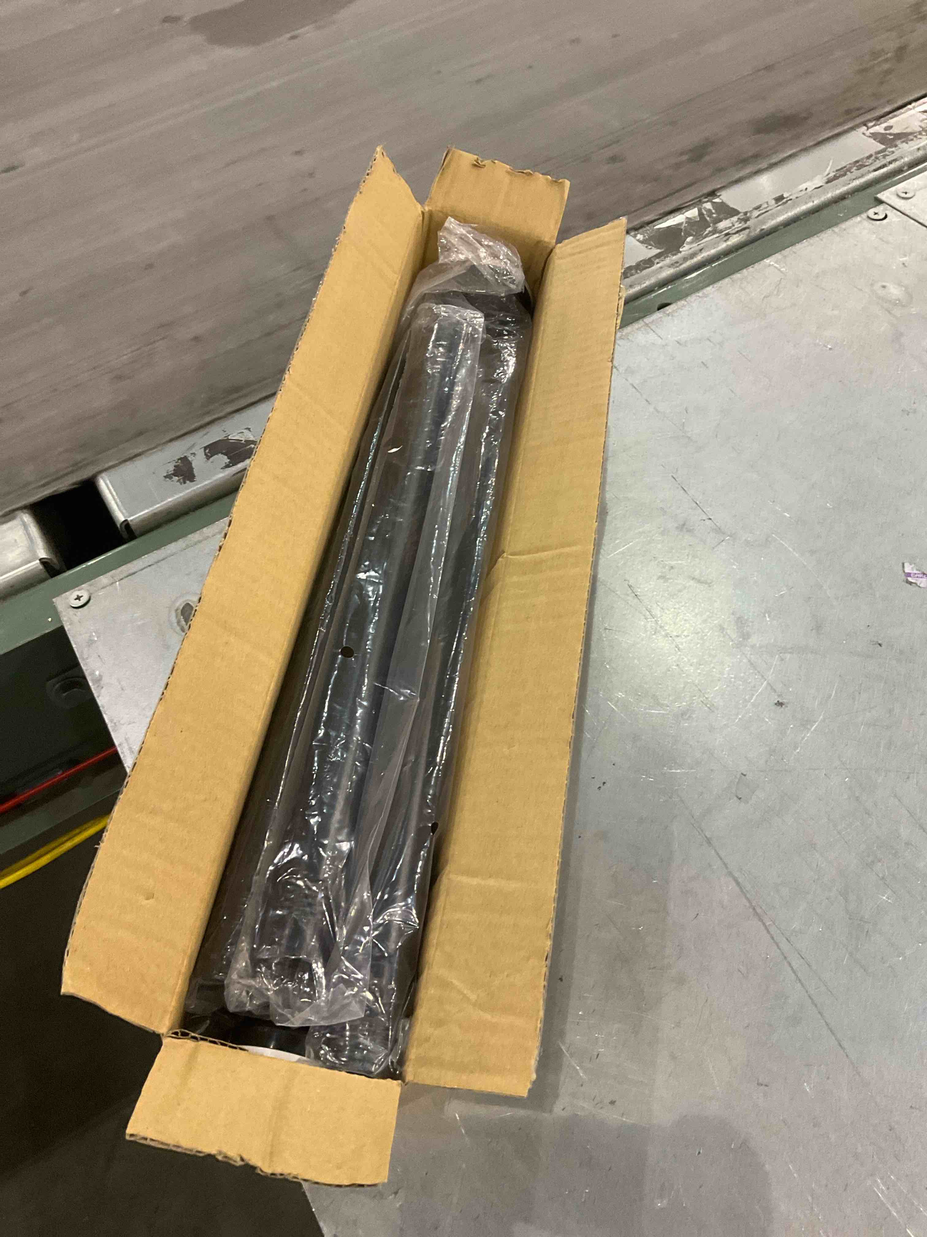 https://s3.amazonaws.com/lotting-images-prod/bidfta/EXS00648056_1697456248955.jpeg