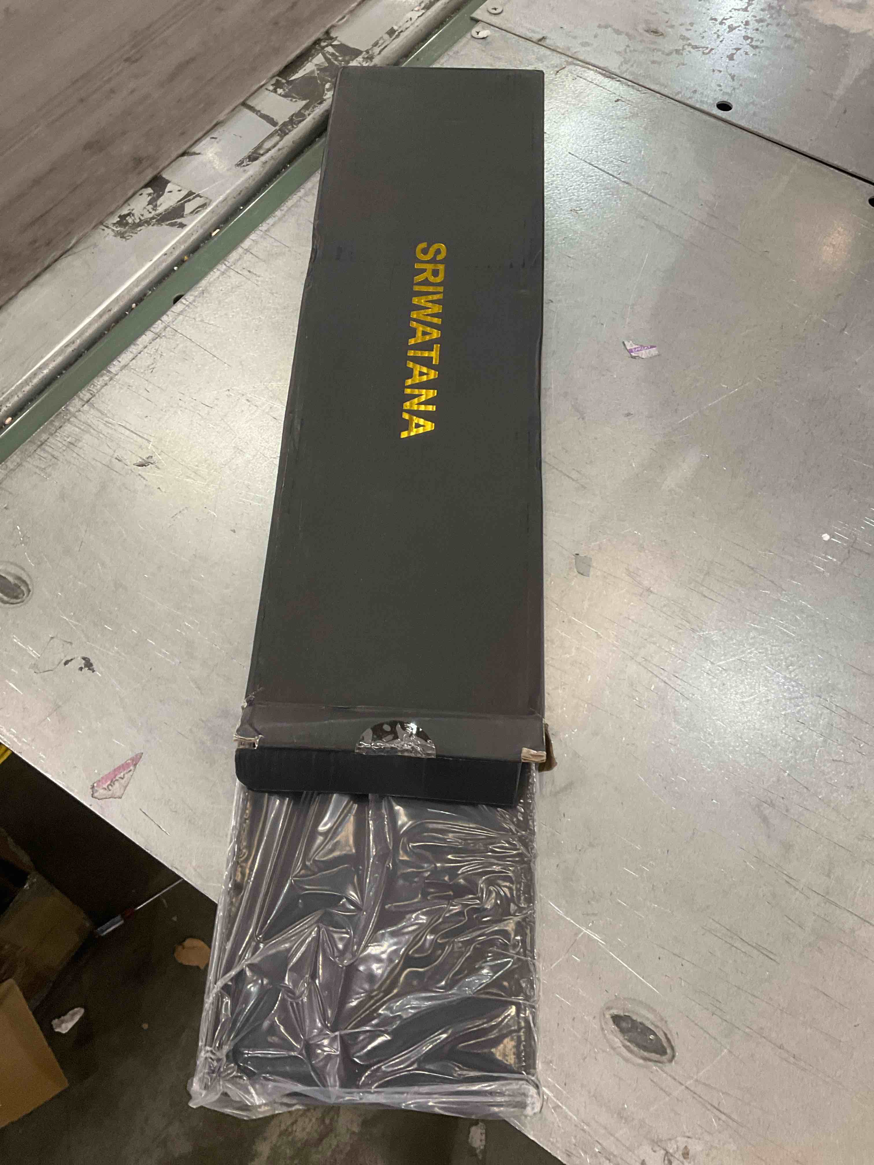 https://s3.amazonaws.com/lotting-images-prod/bidfta/EXS00648151_1697468782936.jpeg