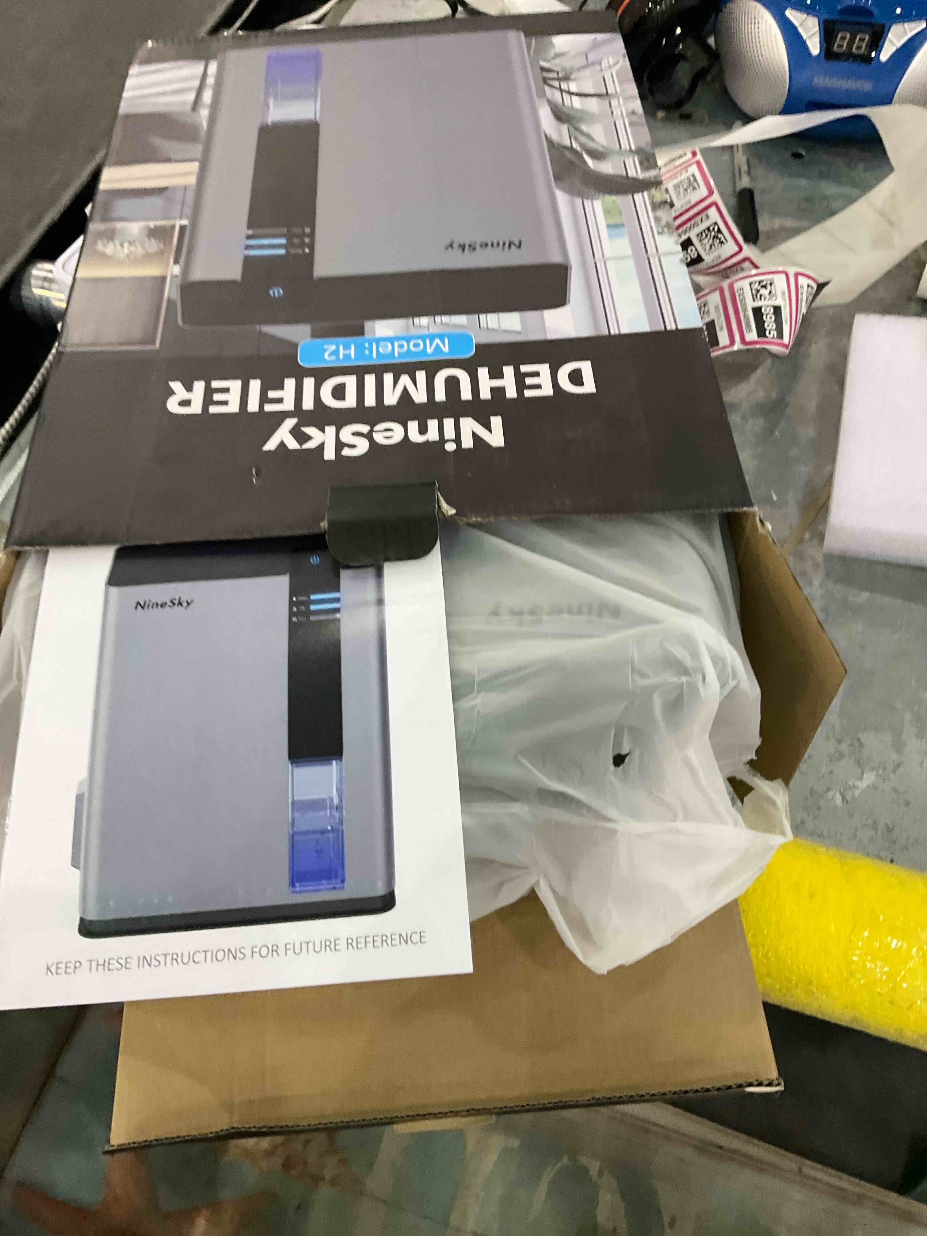 https://s3.amazonaws.com/lotting-images-prod/bidfta/EXS00648979_1697543280136.jpeg