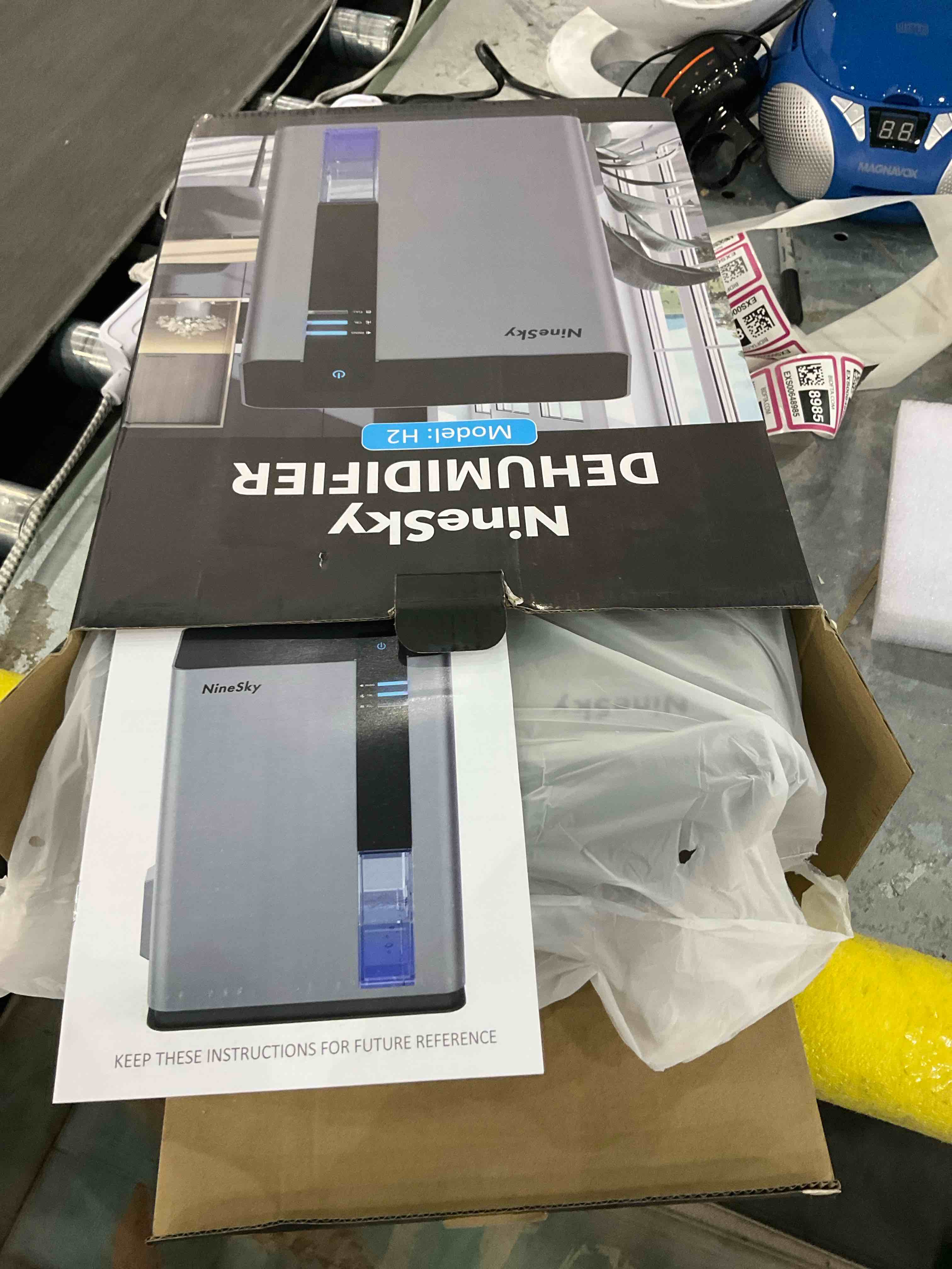 https://s3.amazonaws.com/lotting-images-prod/bidfta/EXS00648979_1697543281385.jpeg