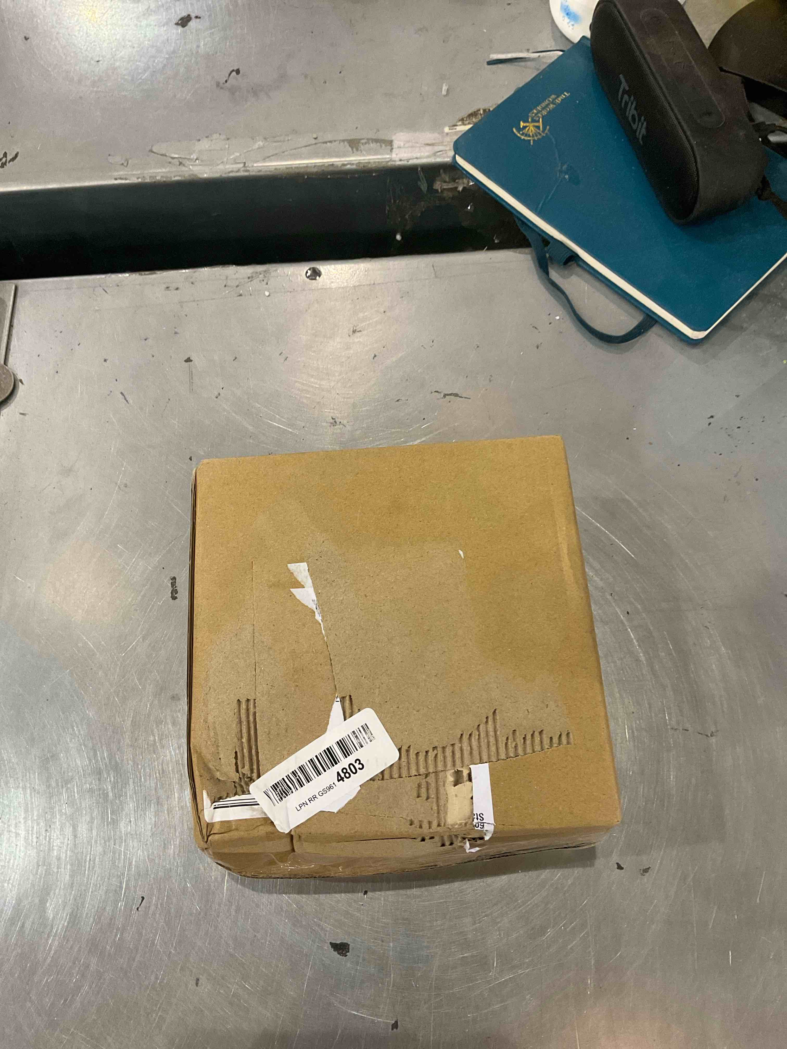 https://s3.amazonaws.com/lotting-images-prod/bidfta/EXS00649932_1697055269193.jpeg