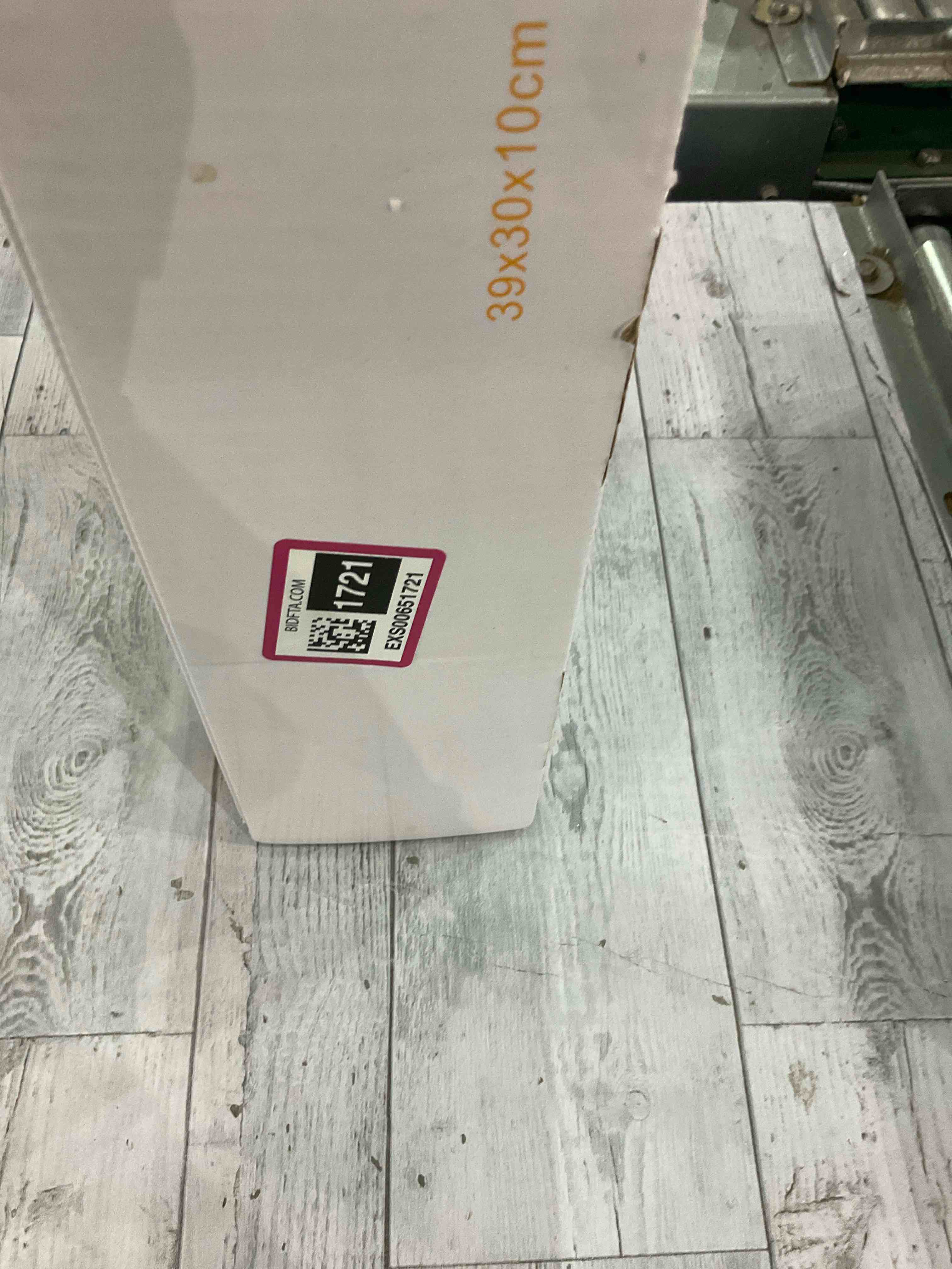 https://s3.amazonaws.com/lotting-images-prod/bidfta/EXS00651721_1706188343254.jpeg