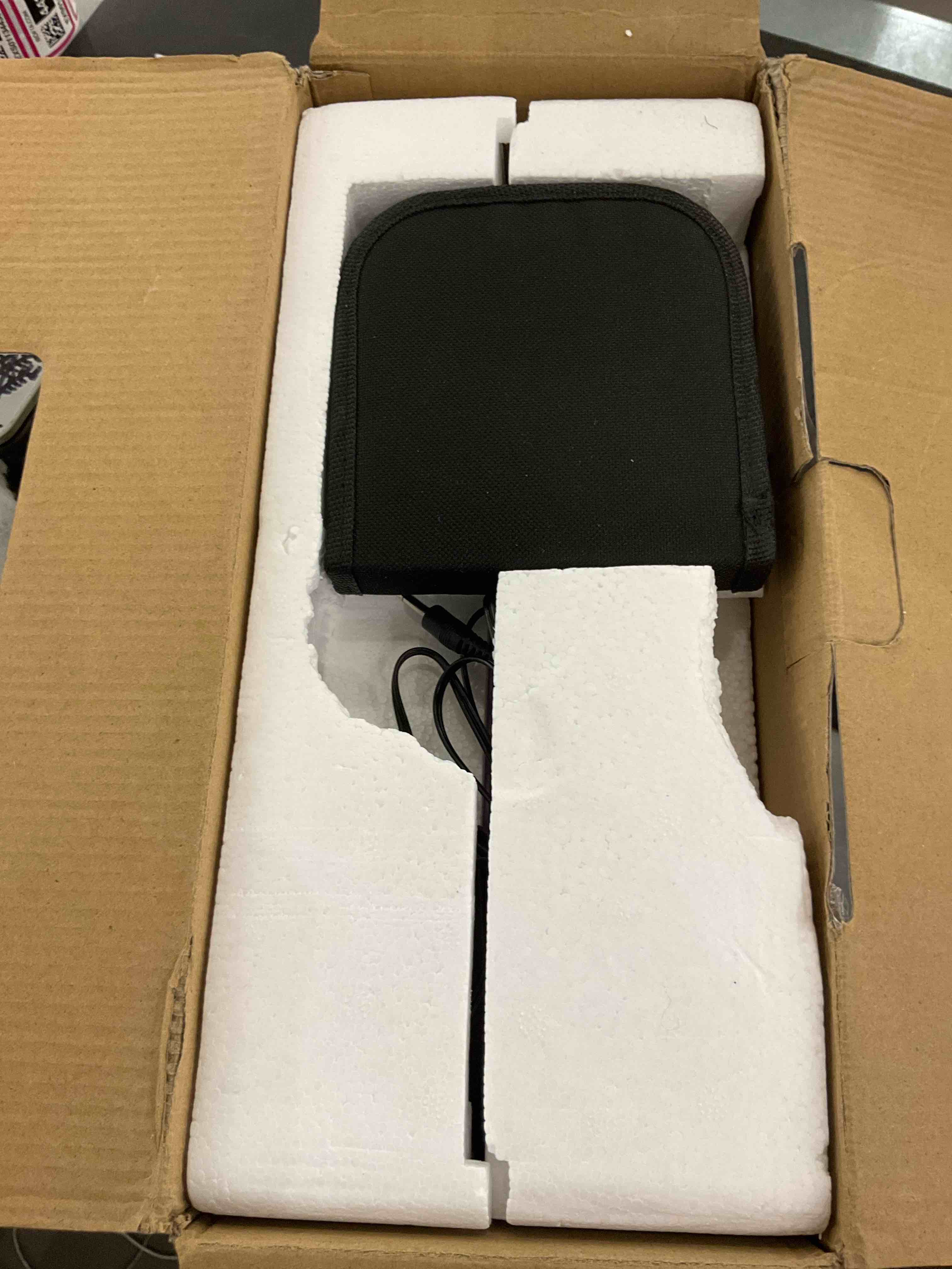 https://s3.amazonaws.com/lotting-images-prod/bidfta/EXS00655445_1706642876672.jpeg