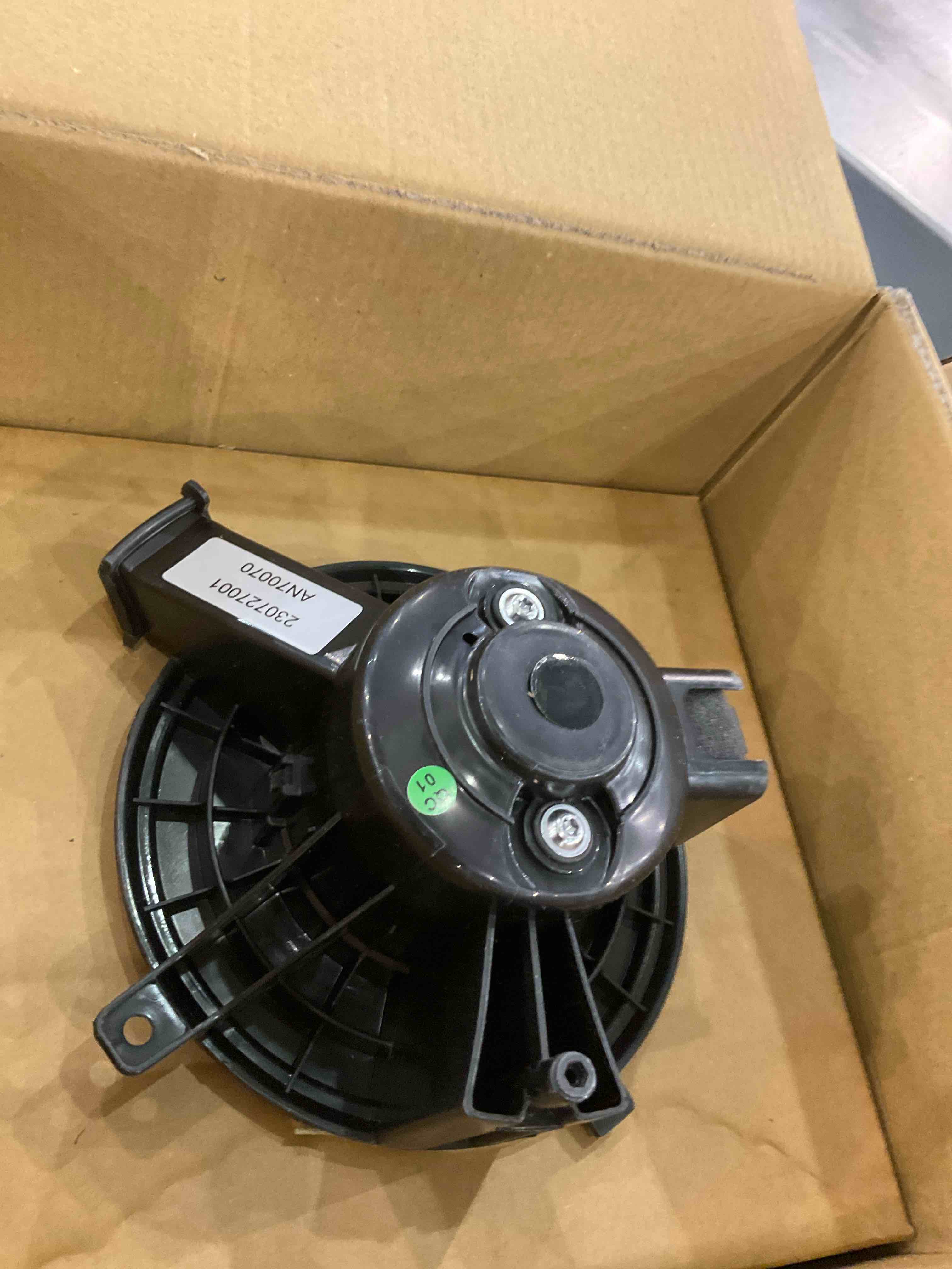 https://s3.amazonaws.com/lotting-images-prod/bidfta/EXS00656238_1706205408593.jpeg