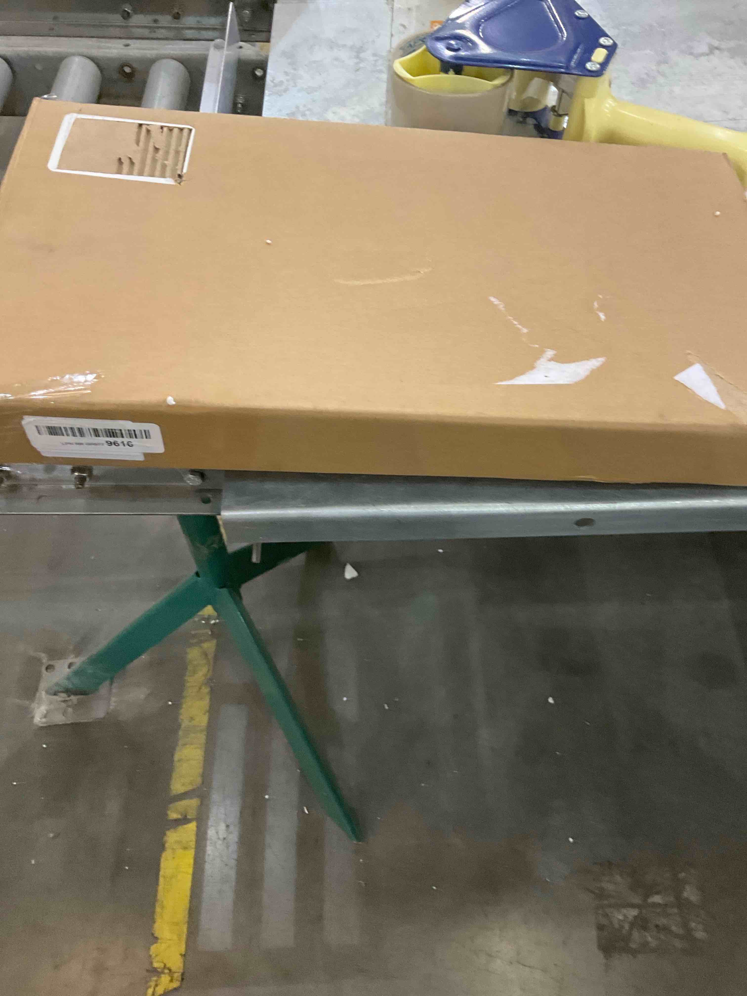 https://s3.amazonaws.com/lotting-images-prod/bidfta/EXS00660074_1697466539411.jpeg