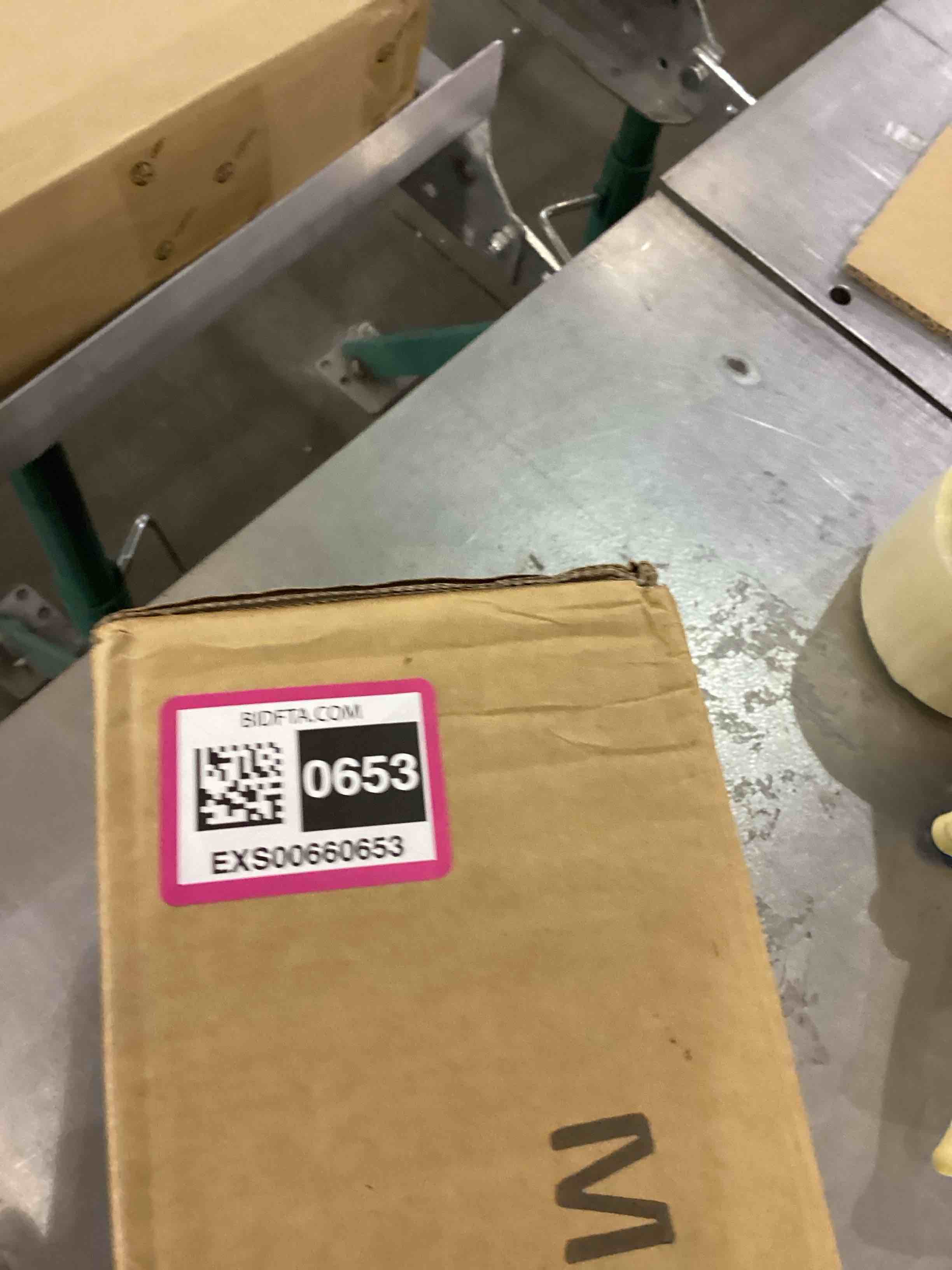 https://s3.amazonaws.com/lotting-images-prod/bidfta/EXS00660653_1698674621956.jpeg