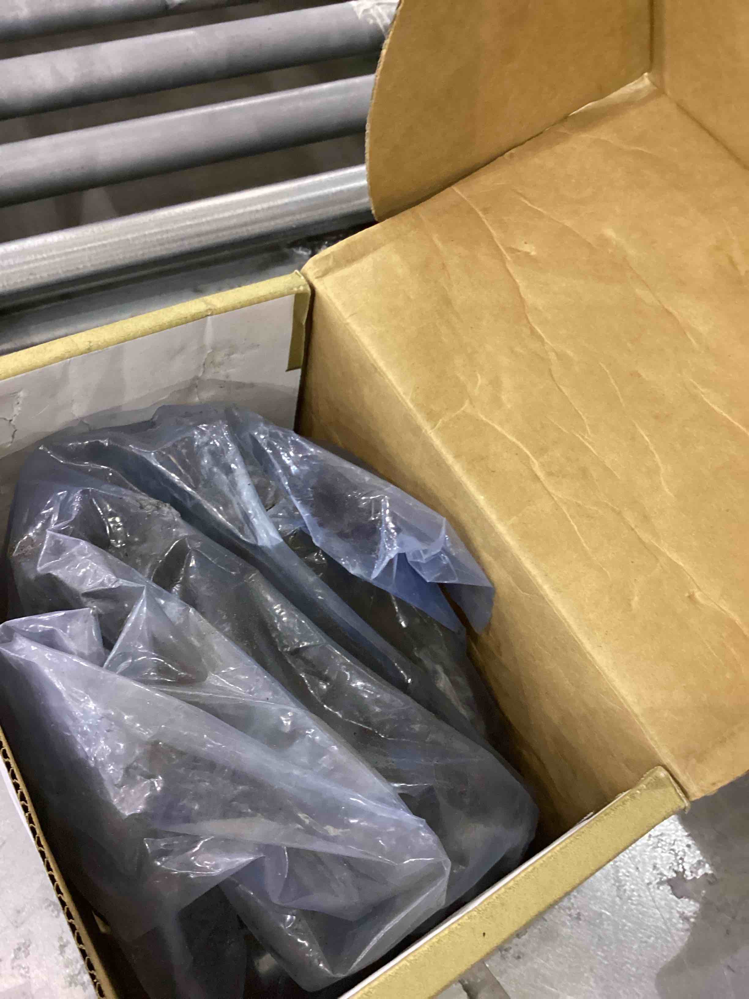 https://s3.amazonaws.com/lotting-images-prod/bidfta/EXS00660694_1698679232830.jpeg