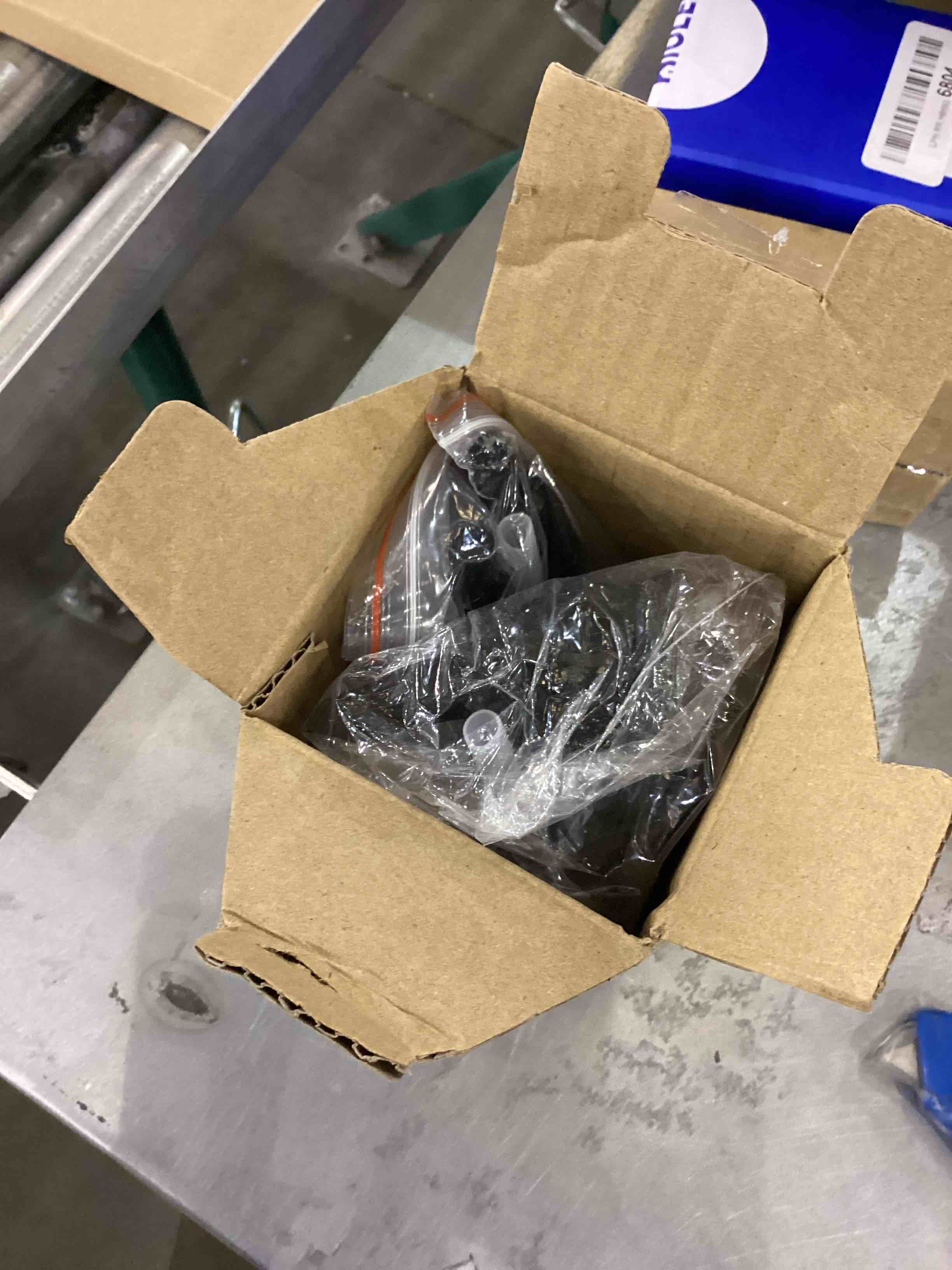 https://s3.amazonaws.com/lotting-images-prod/bidfta/EXS00660695_1698679336191.jpeg