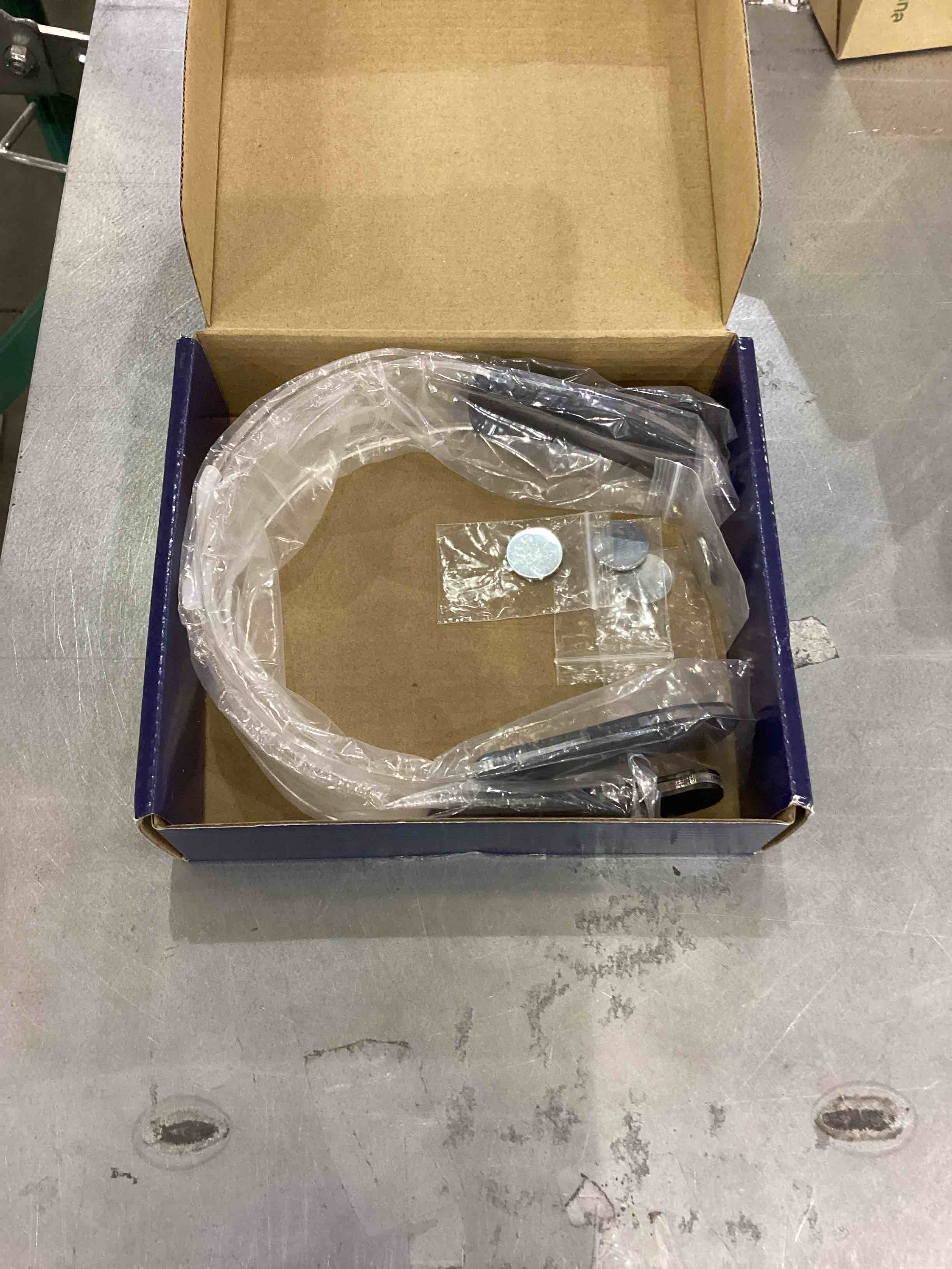 https://s3.amazonaws.com/lotting-images-prod/bidfta/EXS00660758_1698688428288.jpeg