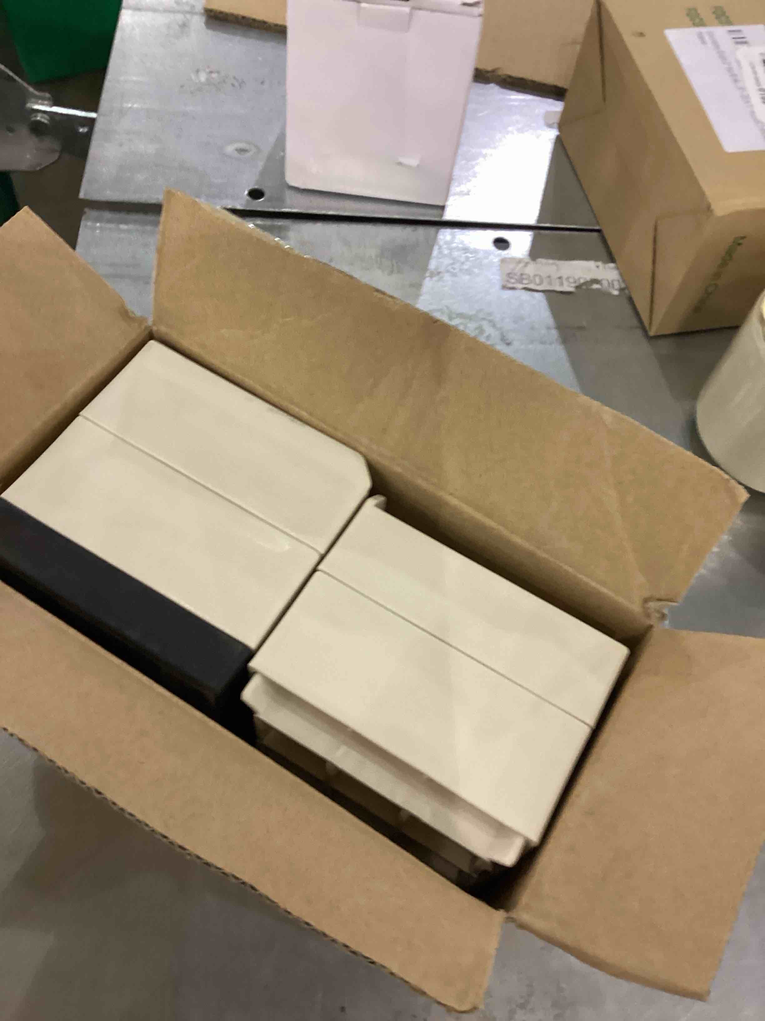 https://s3.amazonaws.com/lotting-images-prod/bidfta/EXS00660760_1698690067074.jpeg