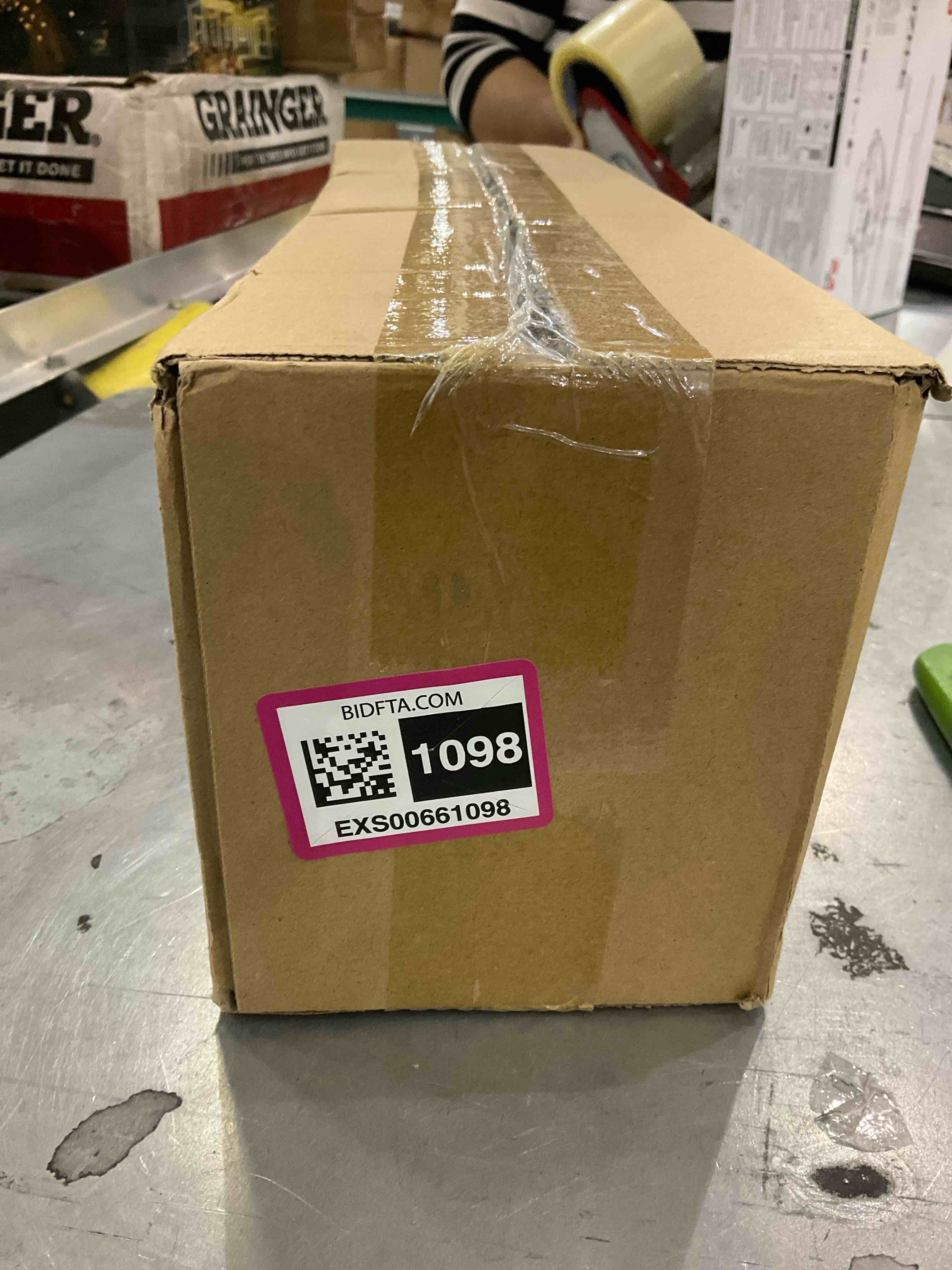 https://s3.amazonaws.com/lotting-images-prod/bidfta/EXS00661098_1697725429012.jpeg