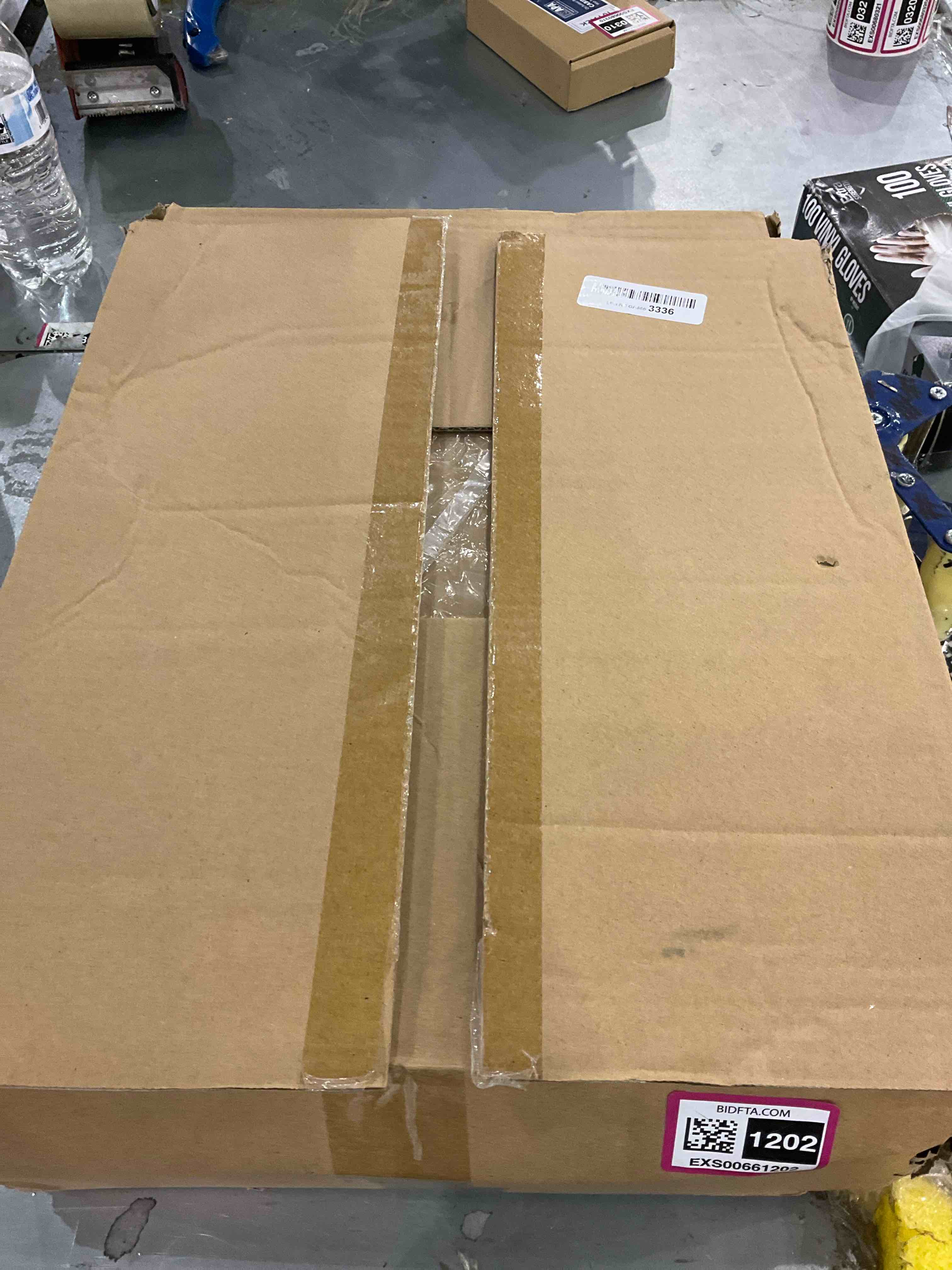 https://s3.amazonaws.com/lotting-images-prod/bidfta/EXS00661202_1697800781461.jpeg