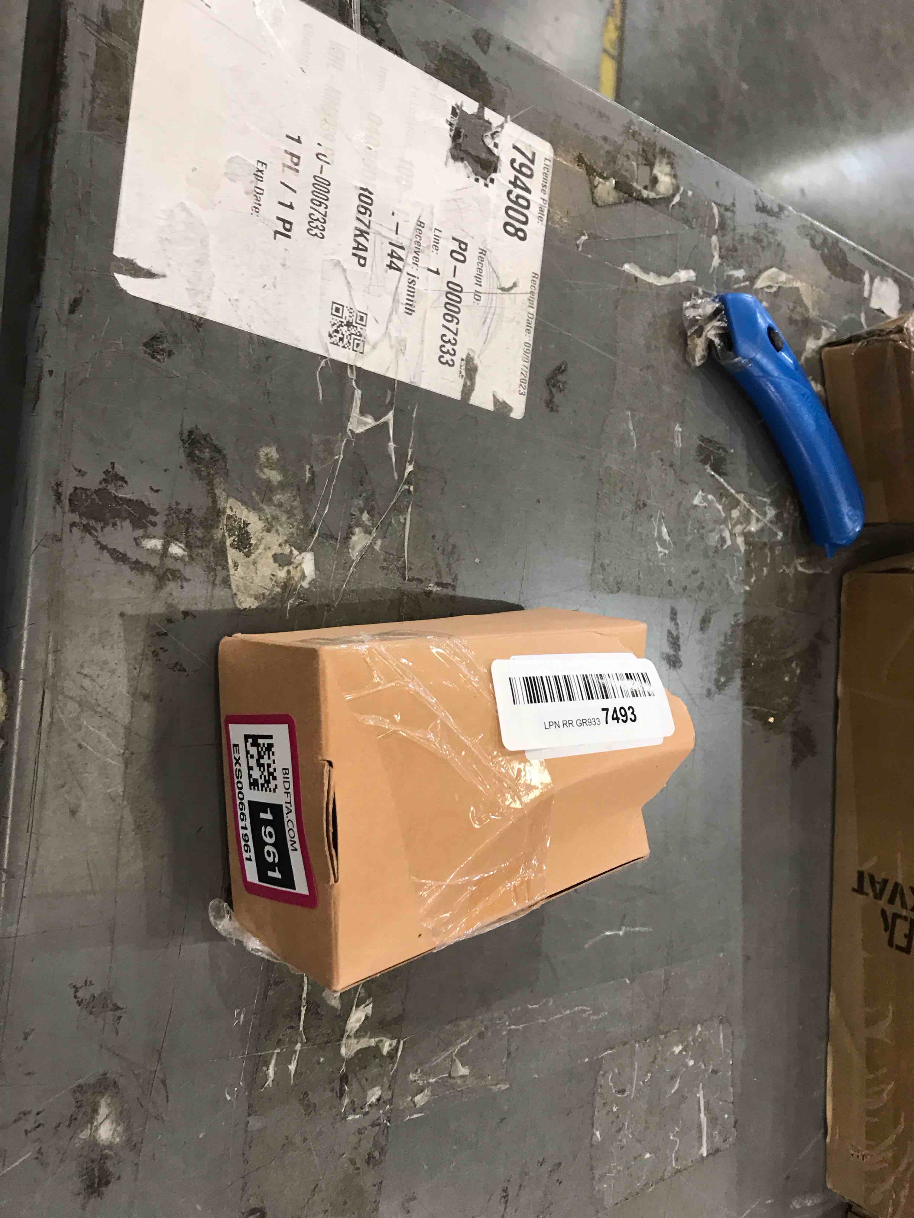https://s3.amazonaws.com/lotting-images-prod/bidfta/EXS00661961_1697207102886.jpeg