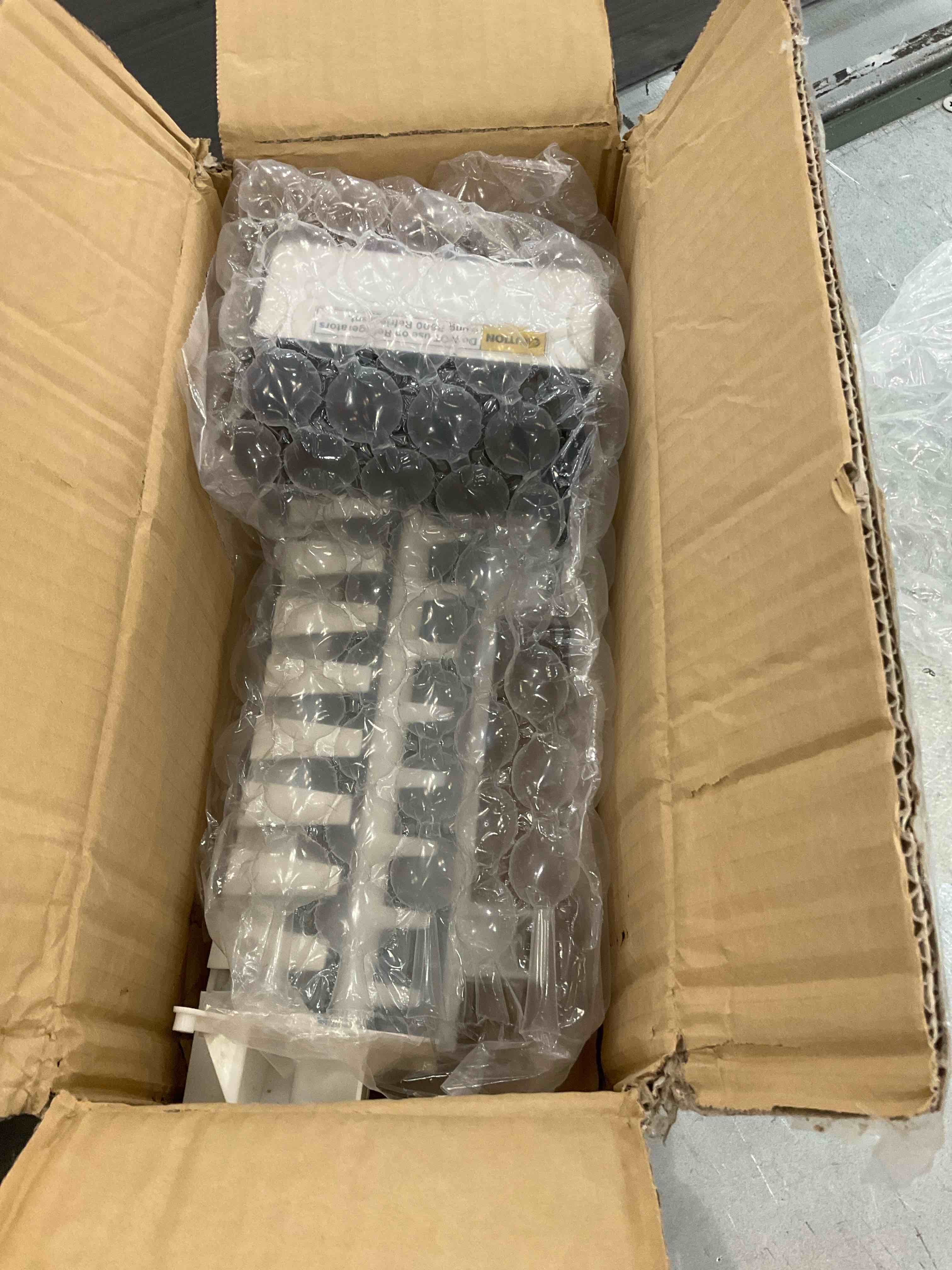 https://s3.amazonaws.com/lotting-images-prod/bidfta/EXS00662440_1697215766683.jpeg