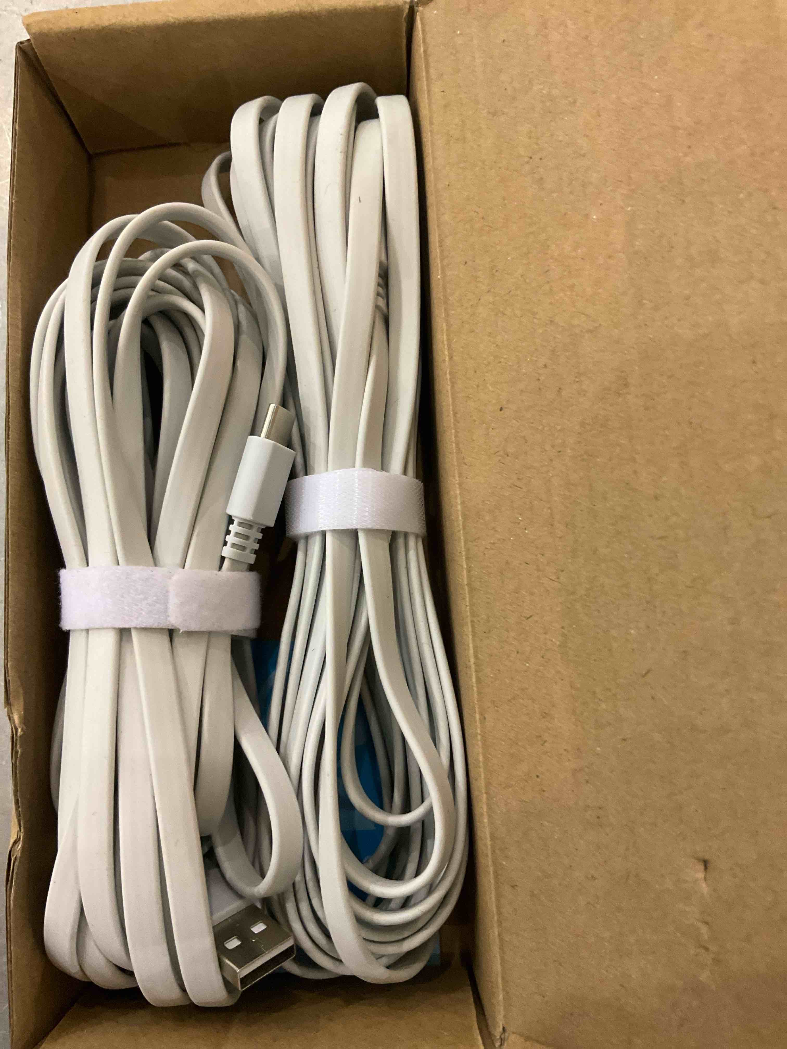 https://s3.amazonaws.com/lotting-images-prod/bidfta/EXS00662835_1697217129201.jpeg