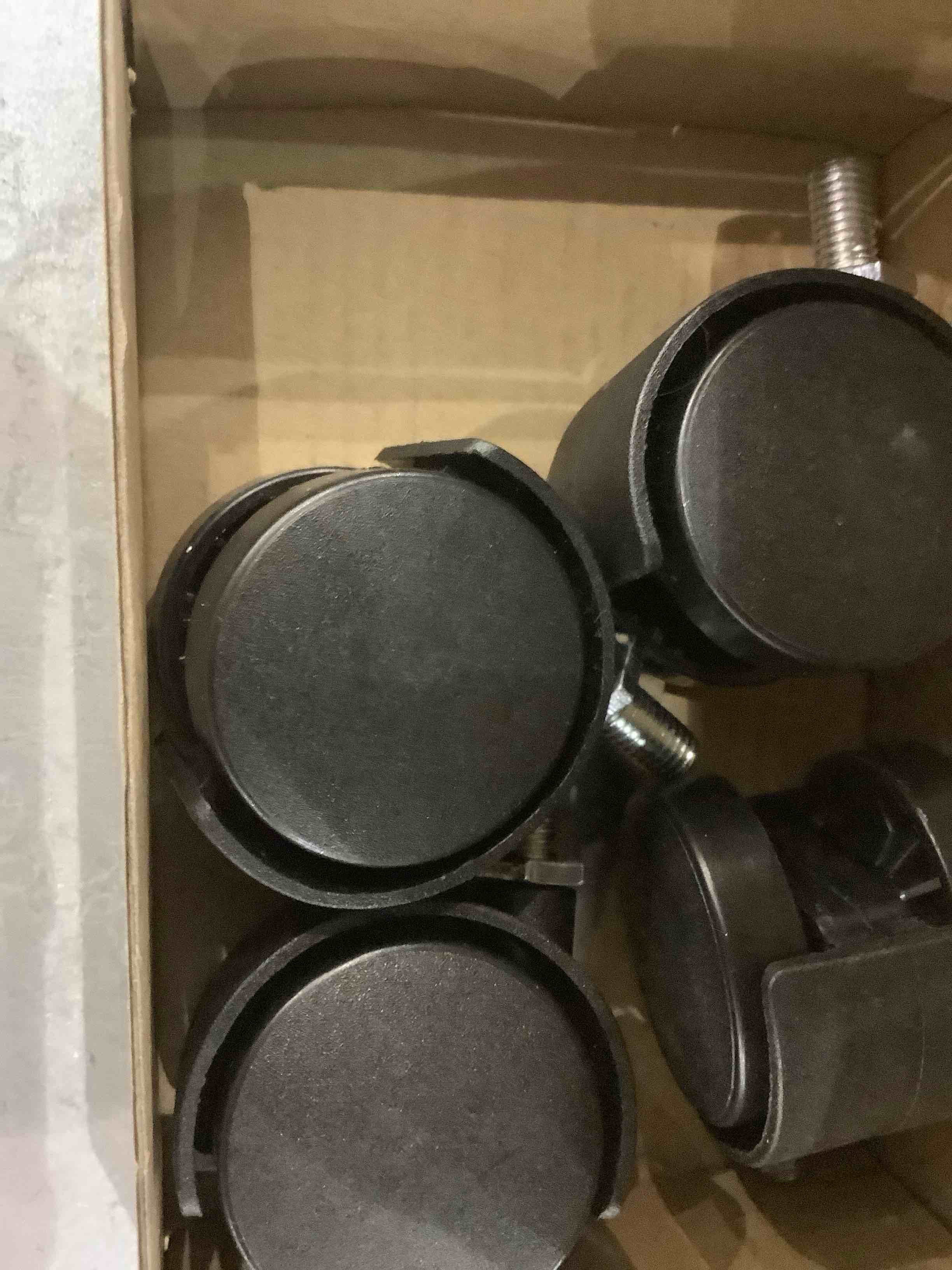 https://s3.amazonaws.com/lotting-images-prod/bidfta/EXS00663487_1697458253586.jpeg