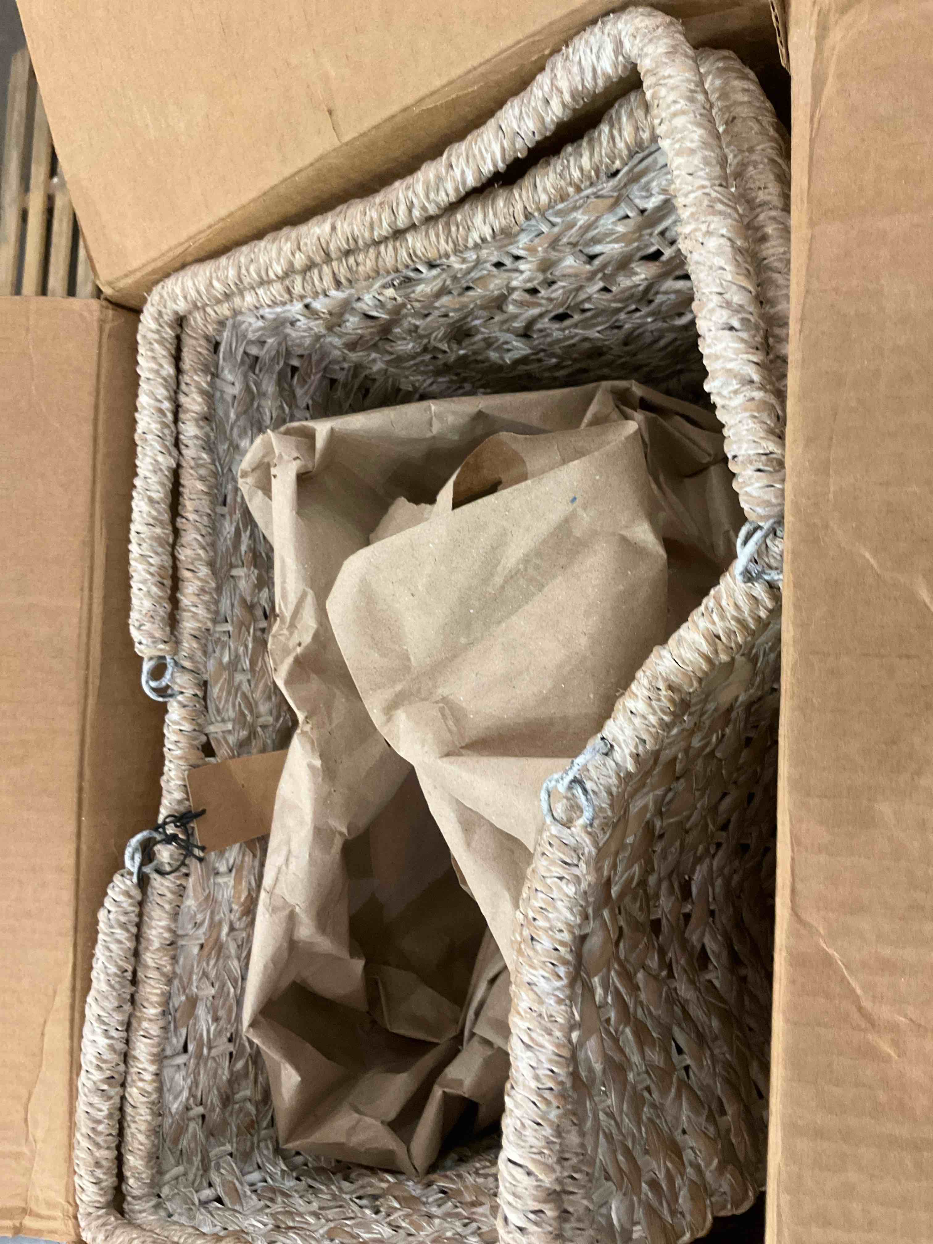 https://s3.amazonaws.com/lotting-images-prod/bidfta/EXS00663852_1697642950612.jpeg