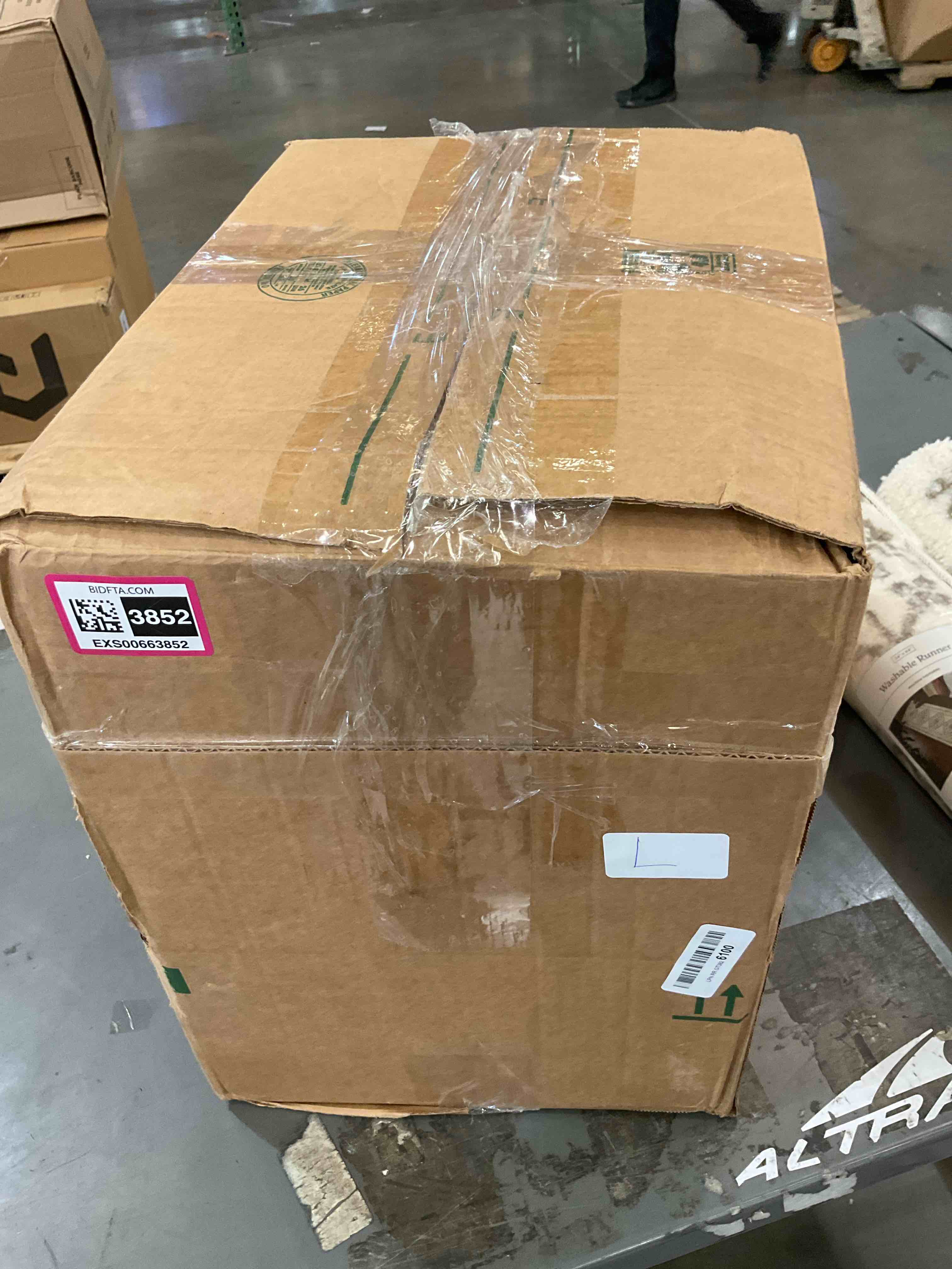 https://s3.amazonaws.com/lotting-images-prod/bidfta/EXS00663852_1697643001438.jpeg