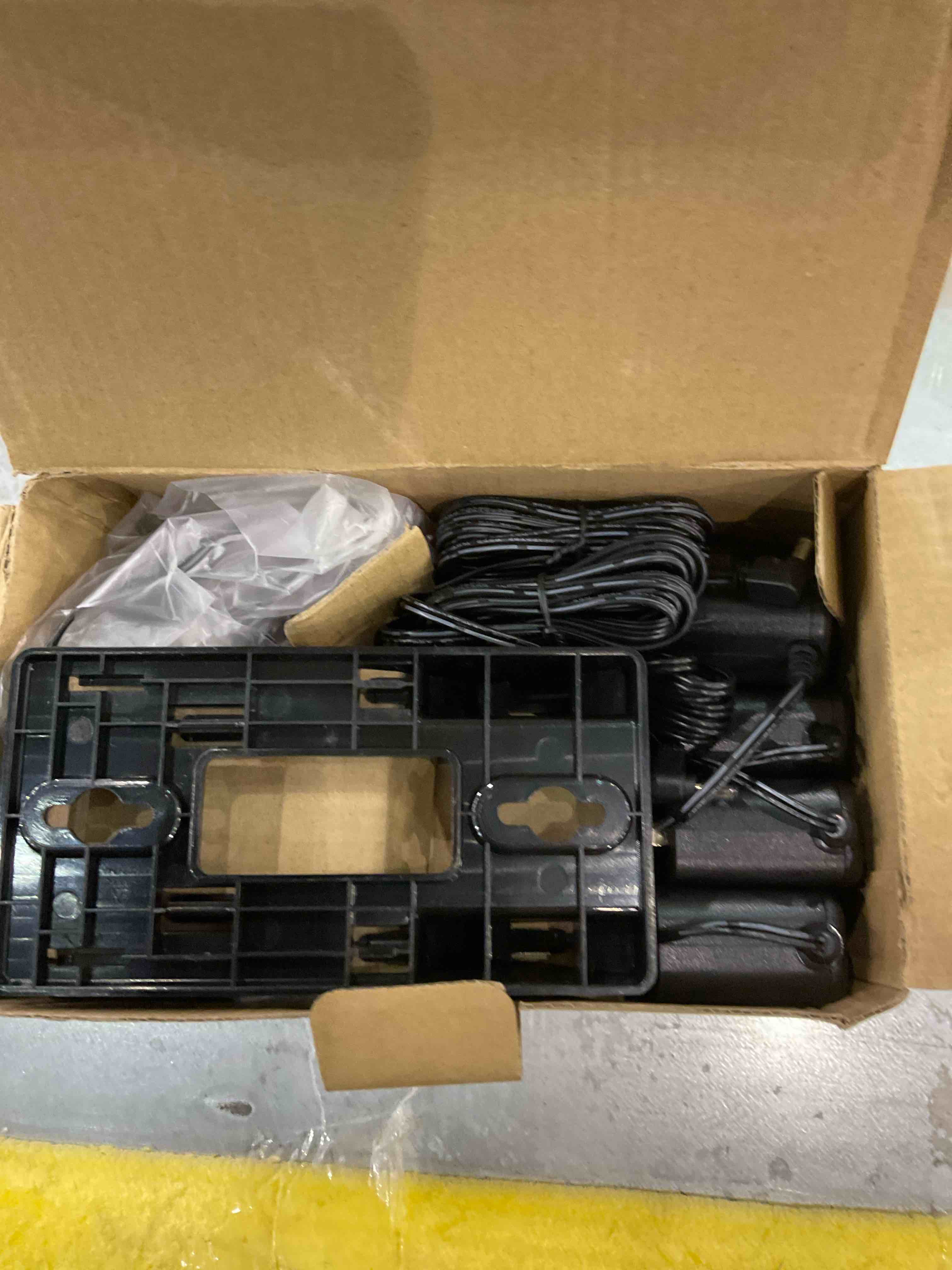 https://s3.amazonaws.com/lotting-images-prod/bidfta/EXS00664158_1698060238775.jpeg