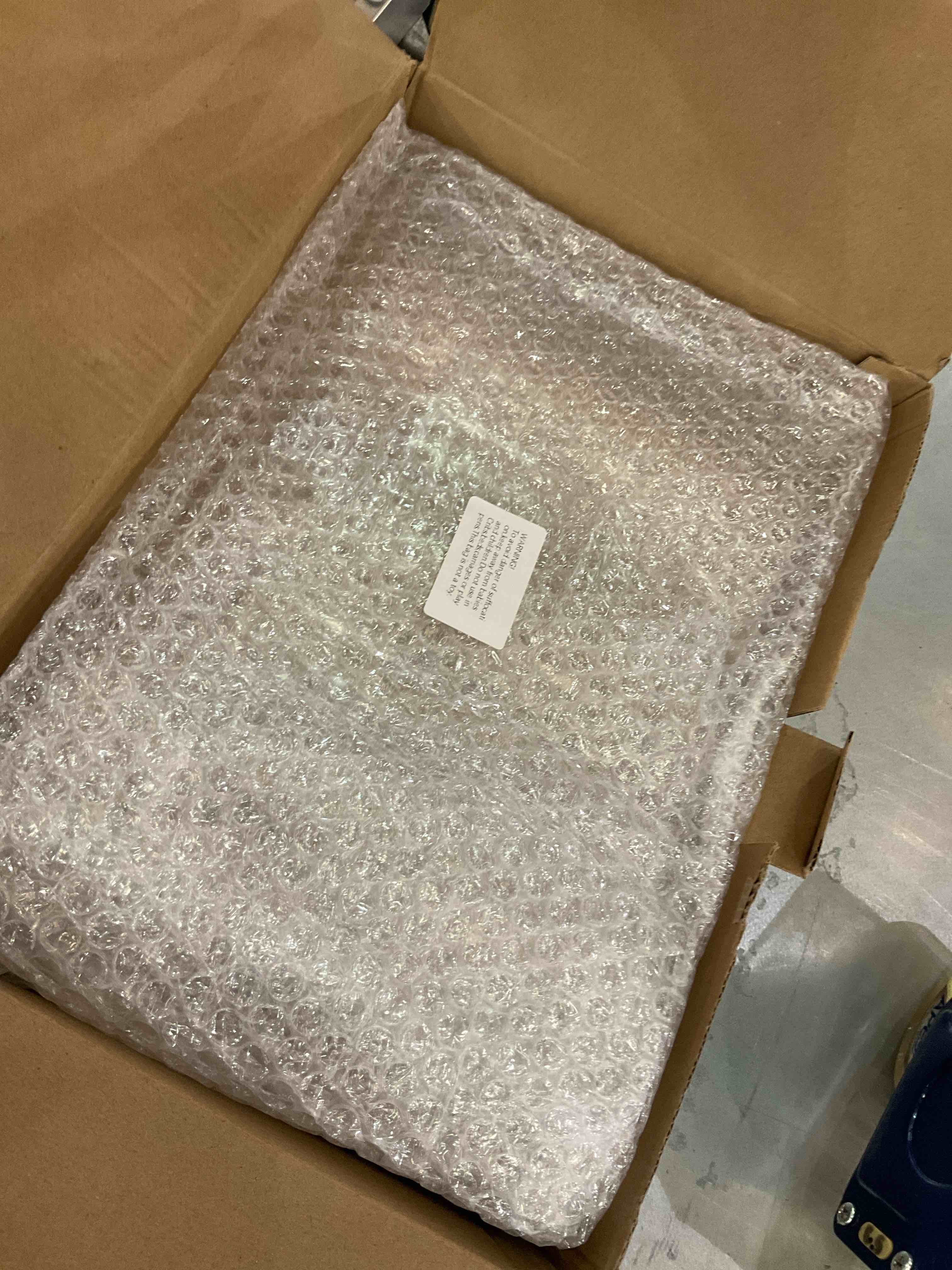 https://s3.amazonaws.com/lotting-images-prod/bidfta/EXS00664826_1697215642819.jpeg