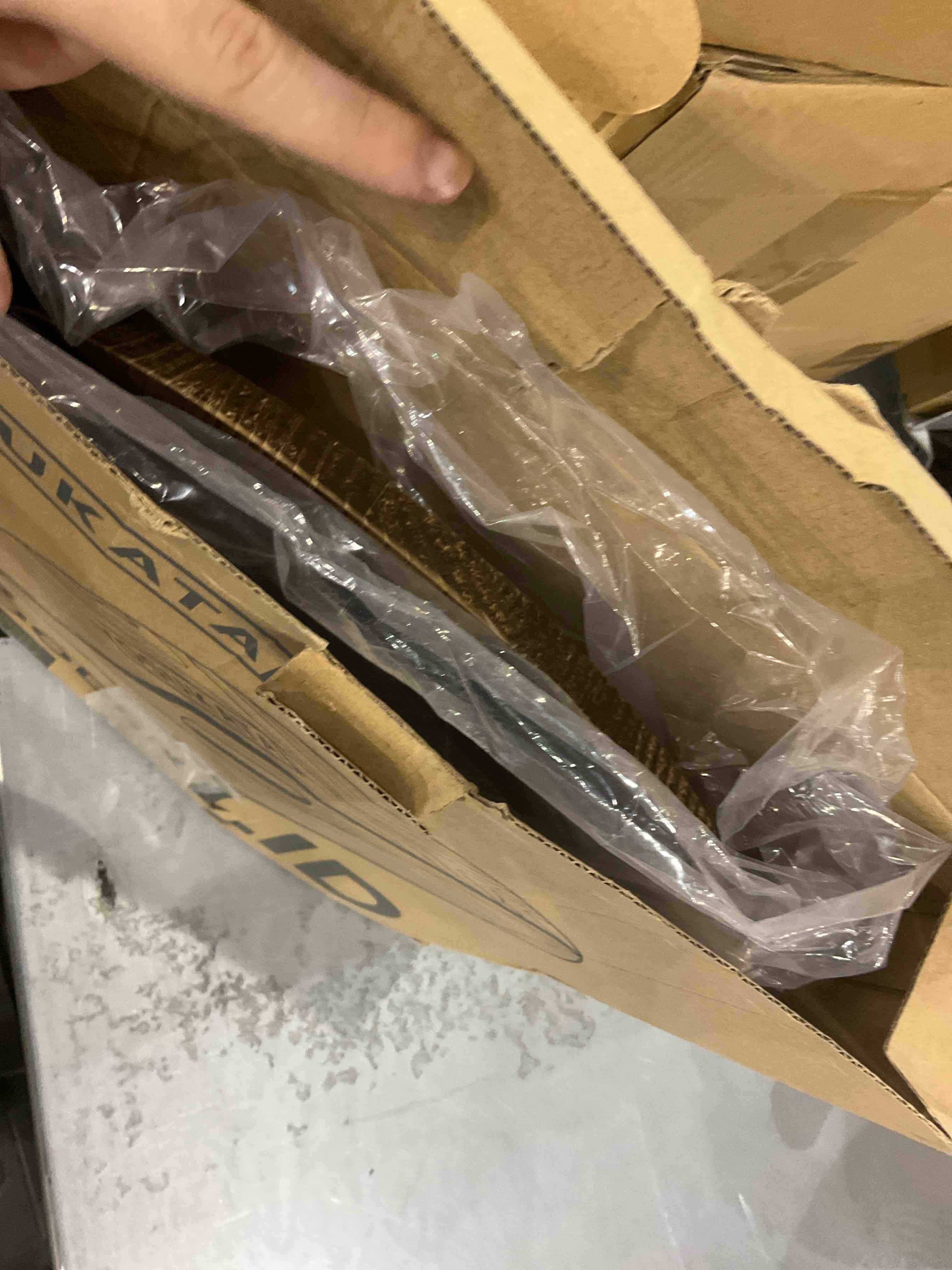 https://s3.amazonaws.com/lotting-images-prod/bidfta/EXS00664933_1697456419463.jpeg