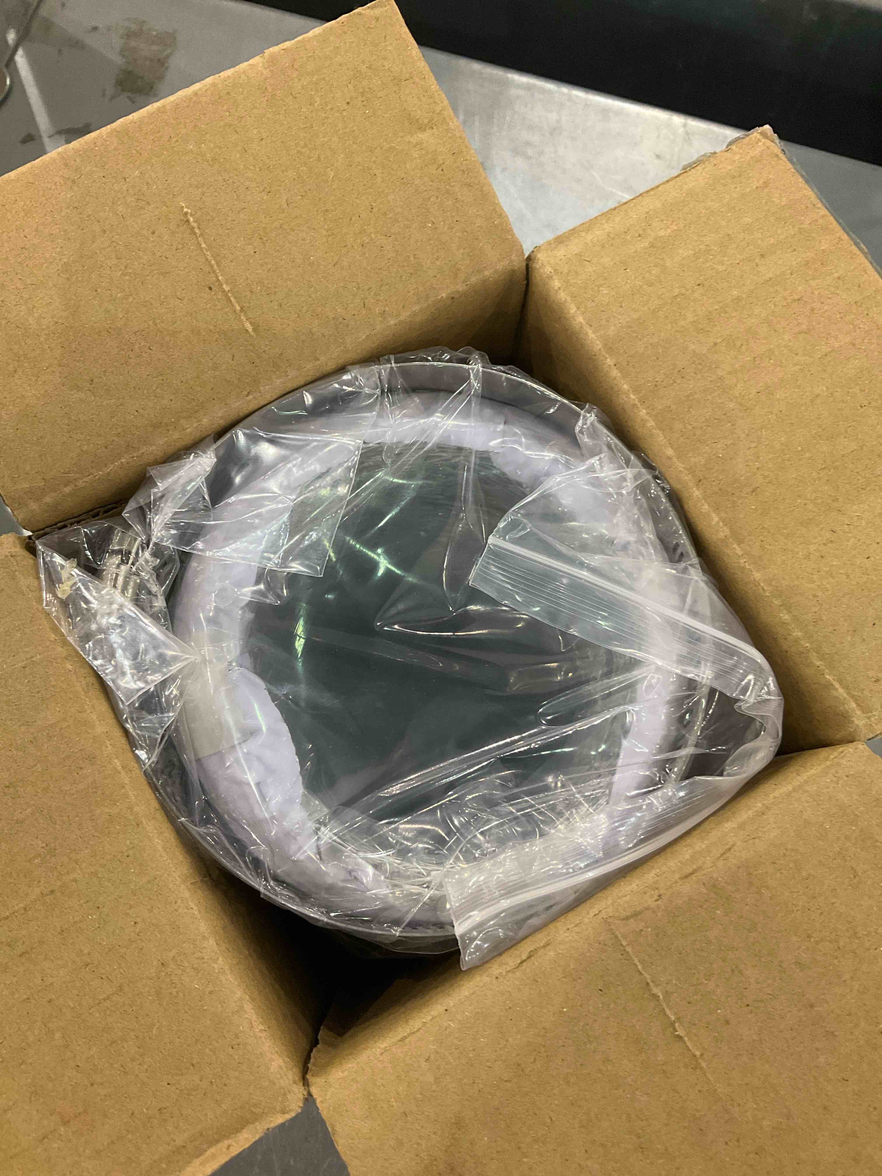 https://s3.amazonaws.com/lotting-images-prod/bidfta/EXS00665669_1697458504735.jpeg