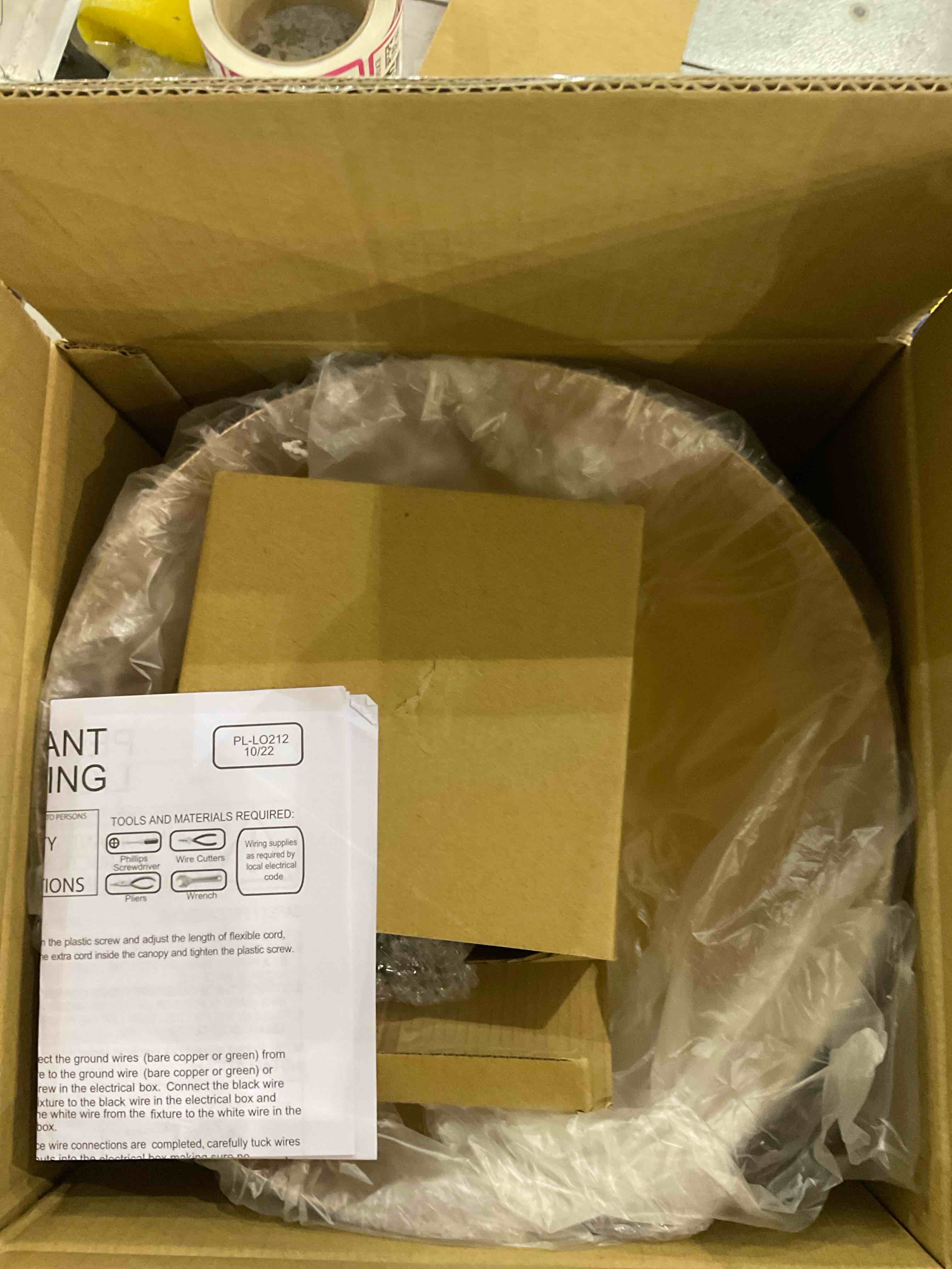 https://s3.amazonaws.com/lotting-images-prod/bidfta/EXS00667052_1696596833454.jpeg