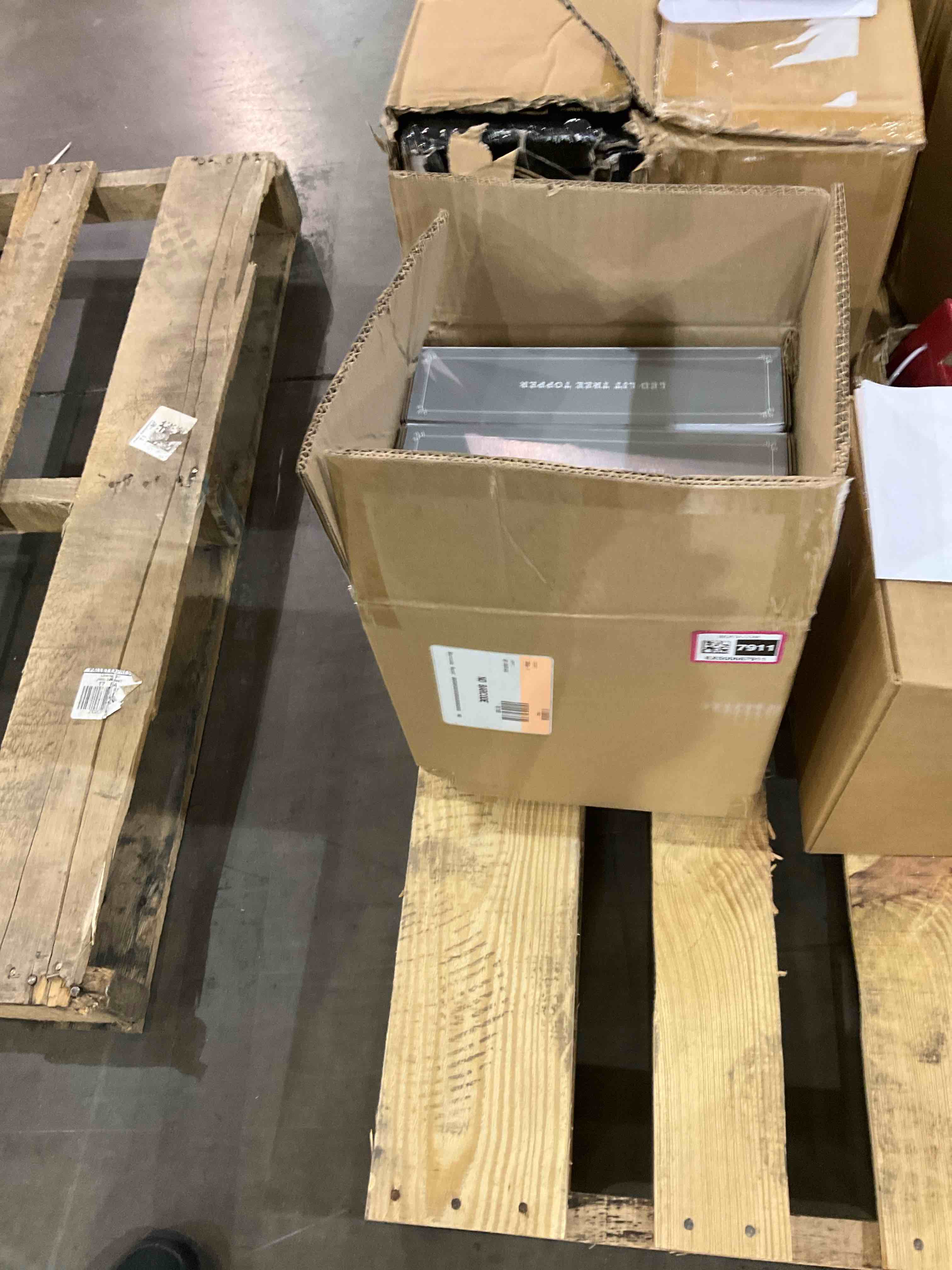 https://s3.amazonaws.com/lotting-images-prod/bidfta/EXS00667911_1697201151445.jpeg