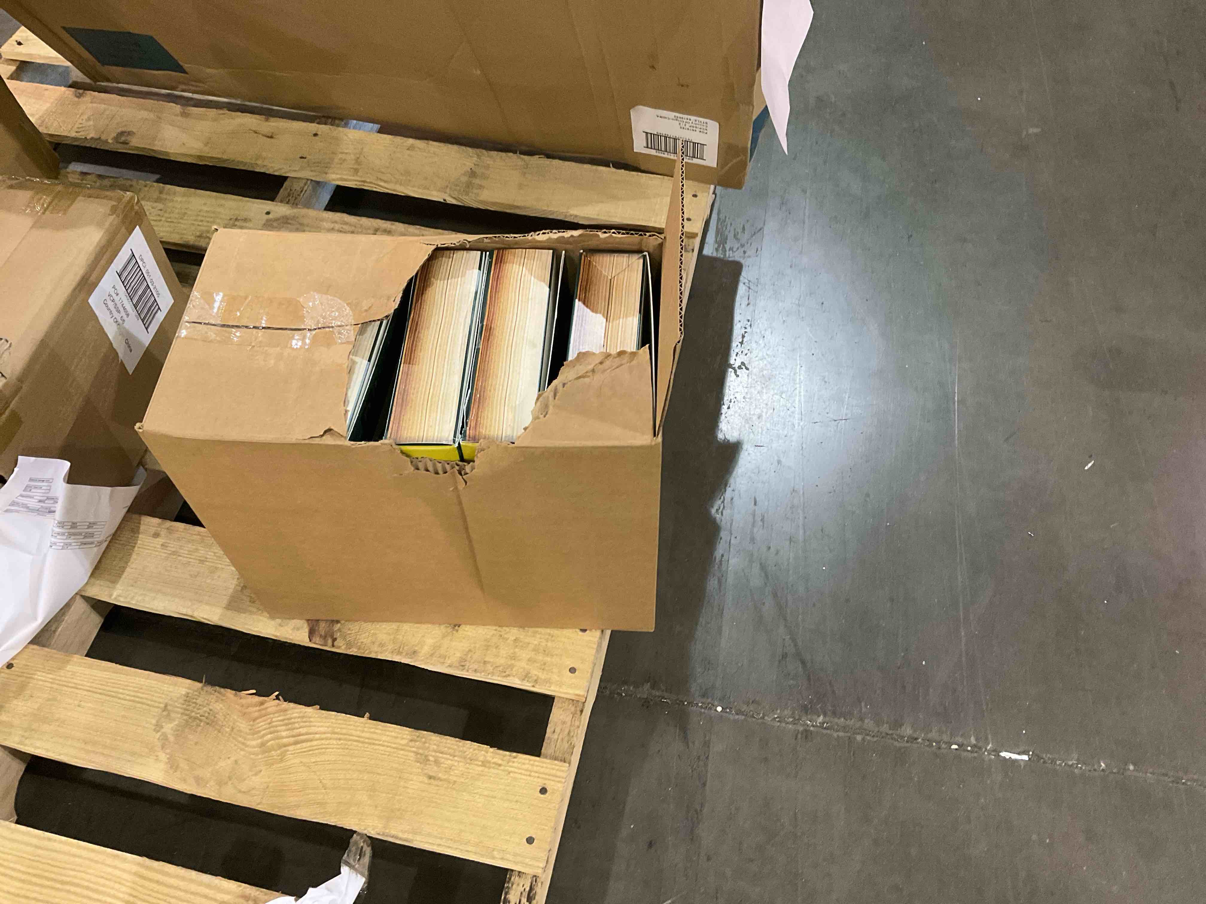 https://s3.amazonaws.com/lotting-images-prod/bidfta/EXS00667912_1697201262533.jpeg