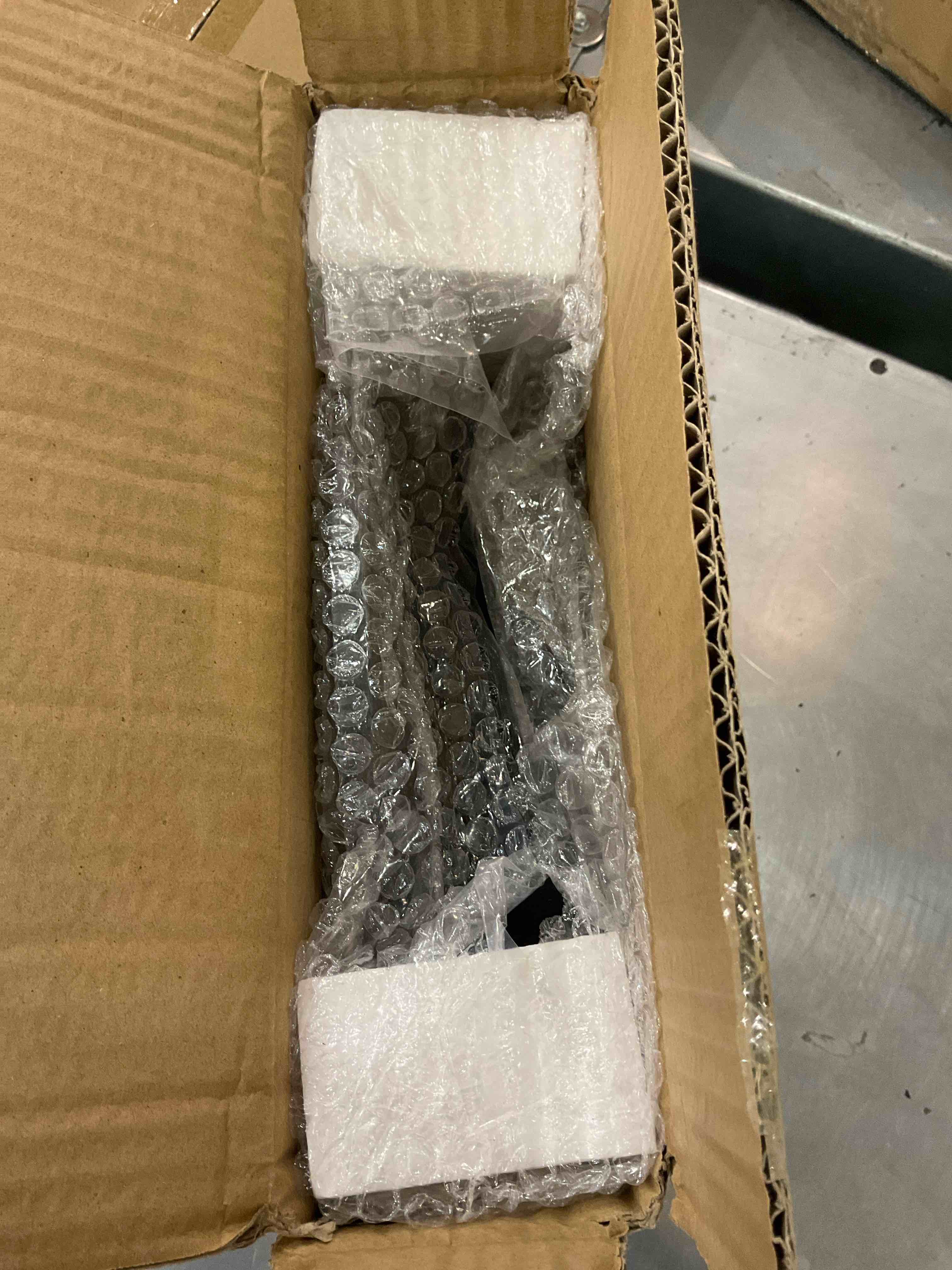 https://s3.amazonaws.com/lotting-images-prod/bidfta/EXS00669380_1697224300418.jpeg