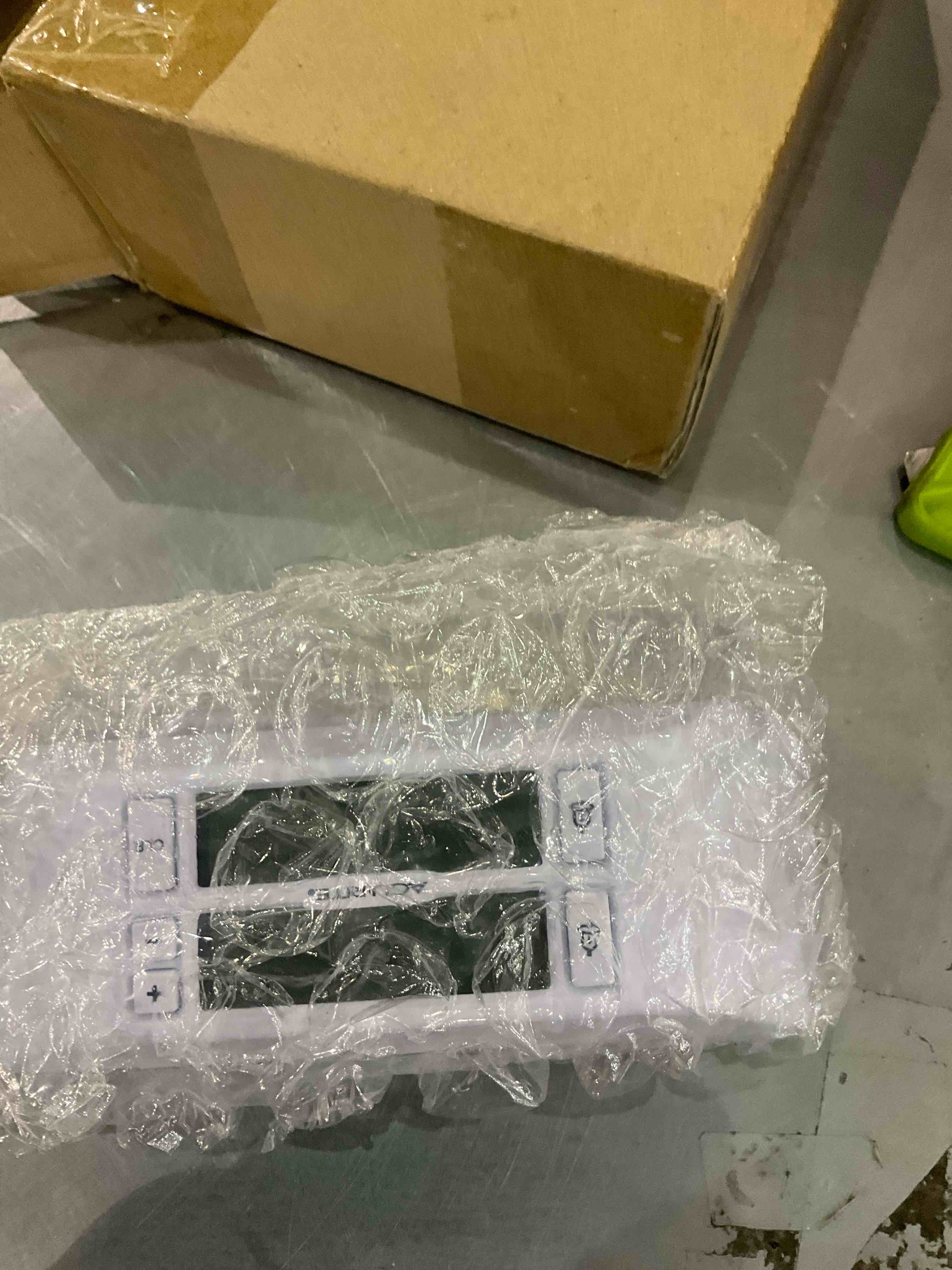 https://s3.amazonaws.com/lotting-images-prod/bidfta/EXS00669455_1697458321568.jpeg