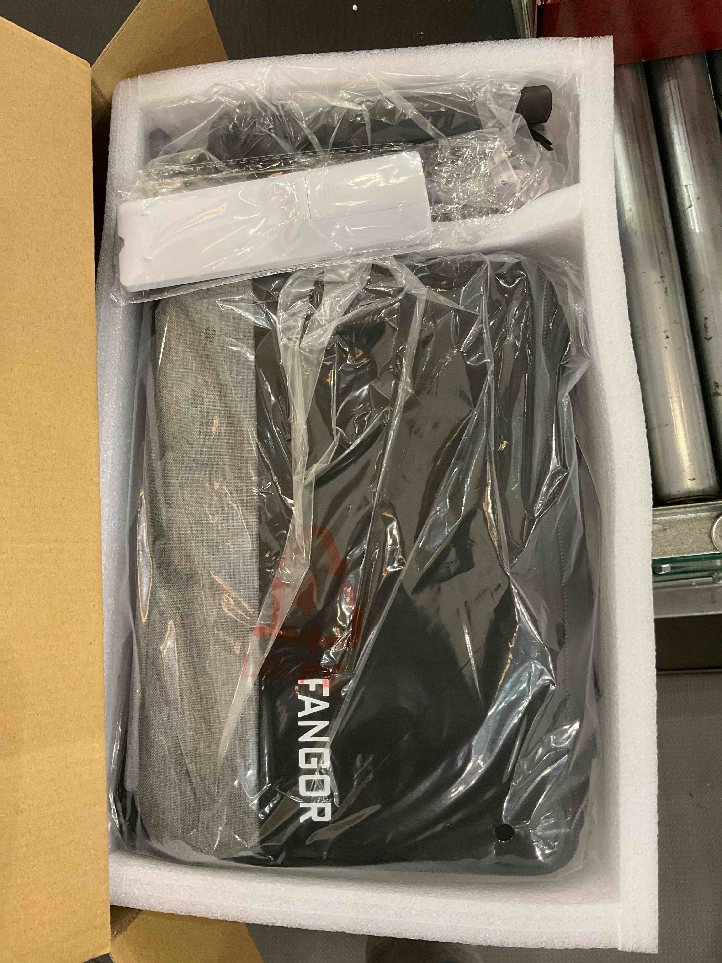 https://s3.amazonaws.com/lotting-images-prod/bidfta/EXS00670053_1702059181780.jpeg