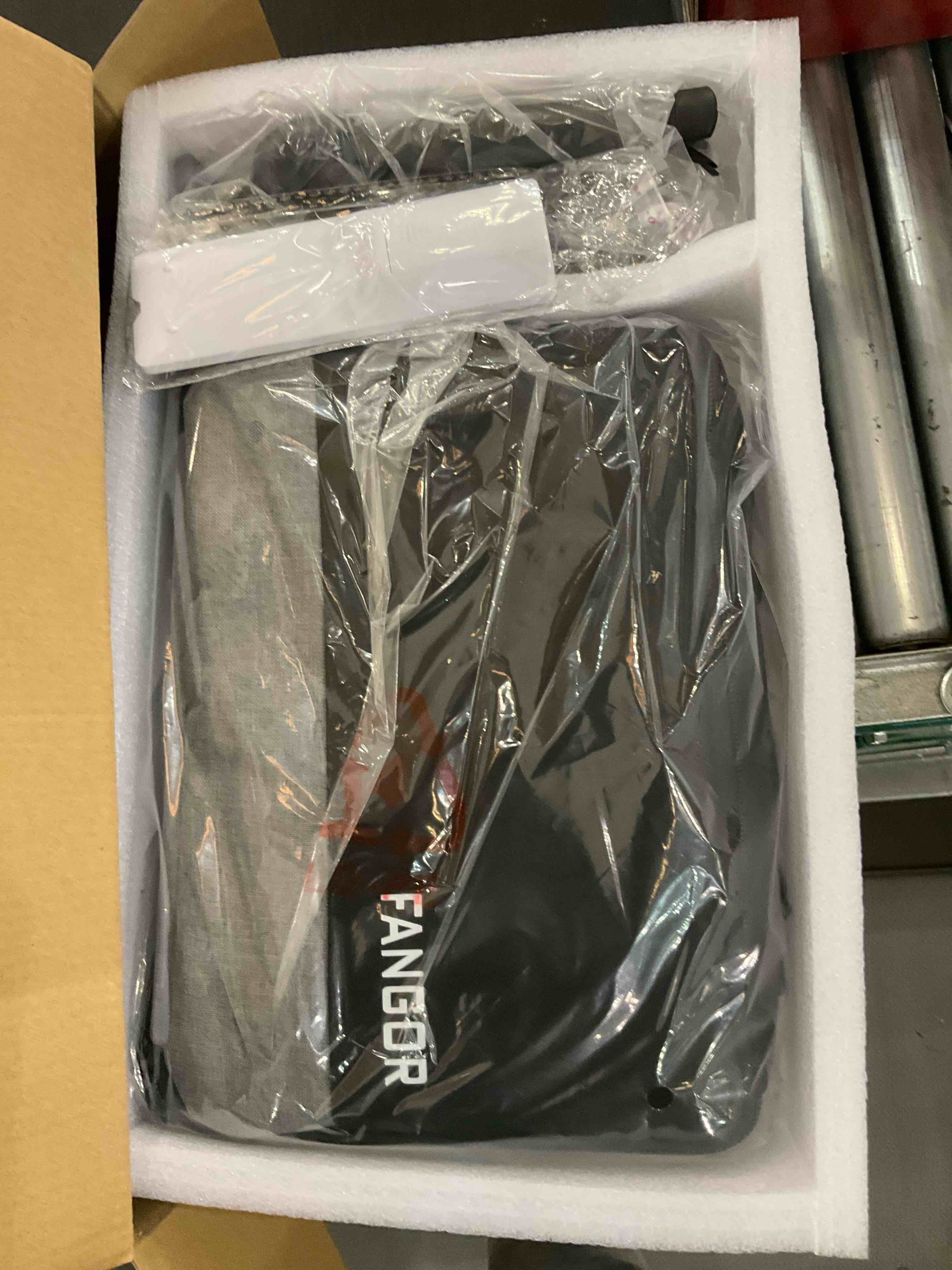 https://s3.amazonaws.com/lotting-images-prod/bidfta/EXS00670053_1702059182877.jpeg