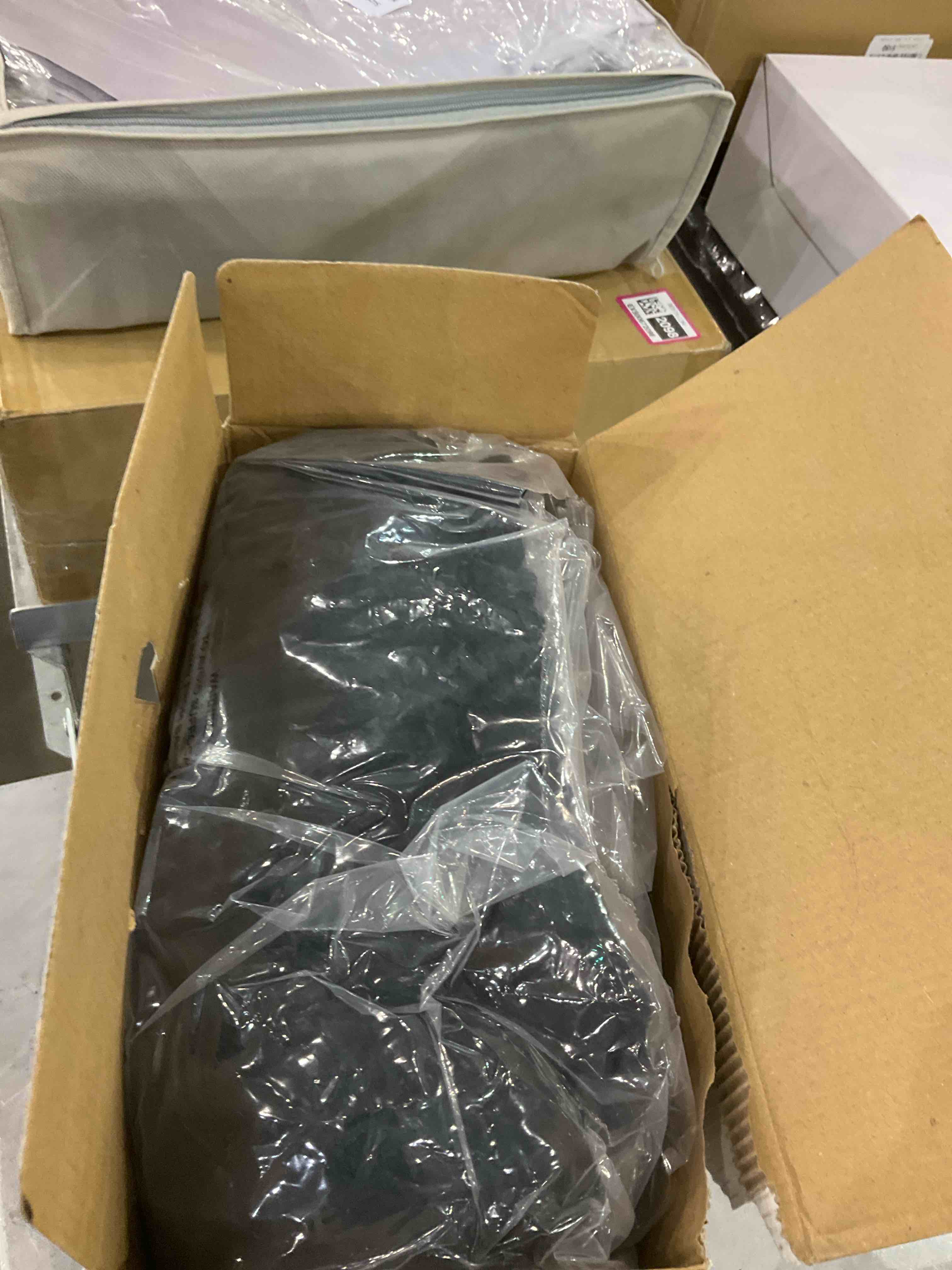 https://s3.amazonaws.com/lotting-images-prod/bidfta/EXS00672093_1703855163835.jpeg