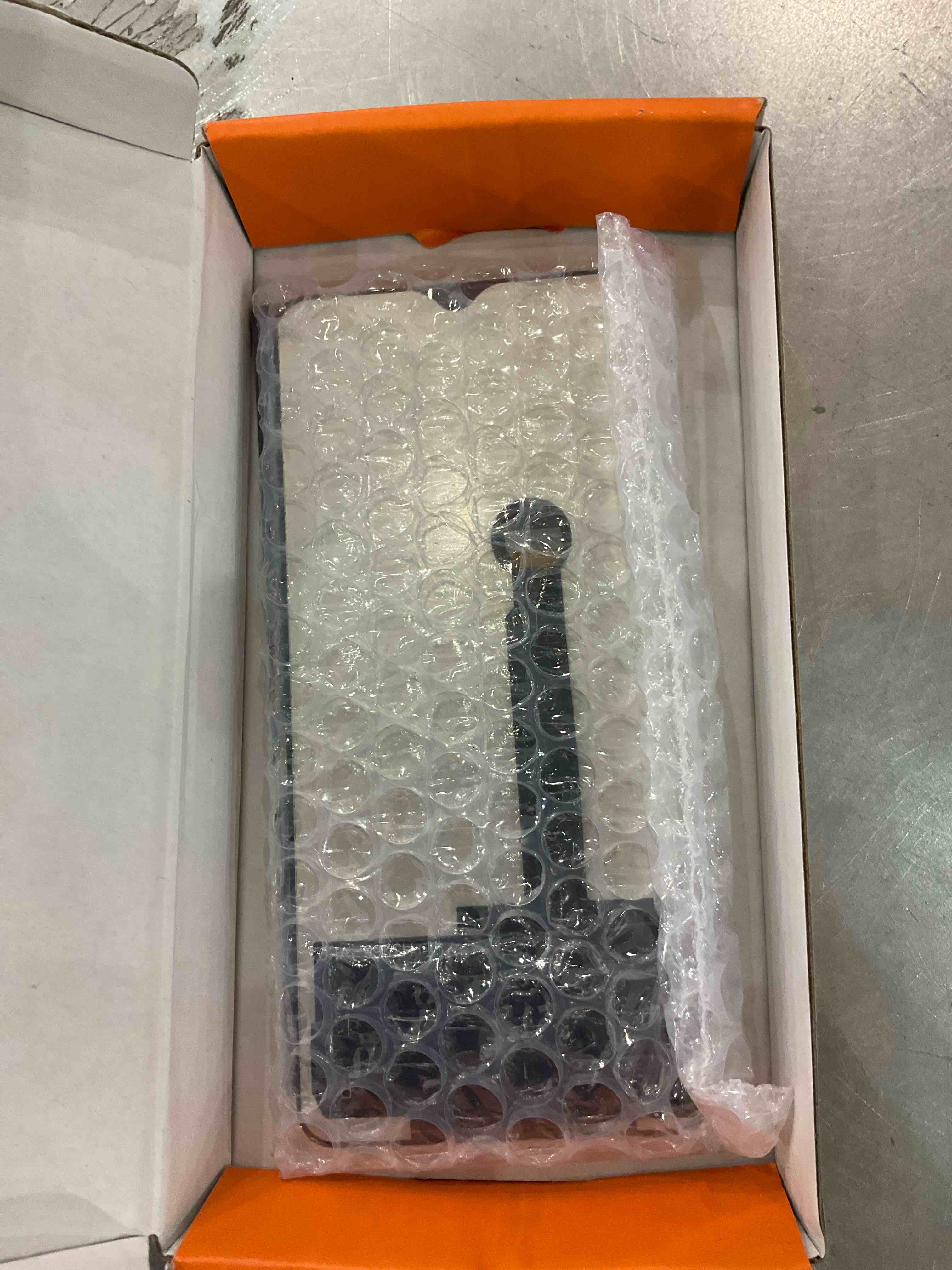 https://s3.amazonaws.com/lotting-images-prod/bidfta/EXS00672438_1704306824728.jpeg