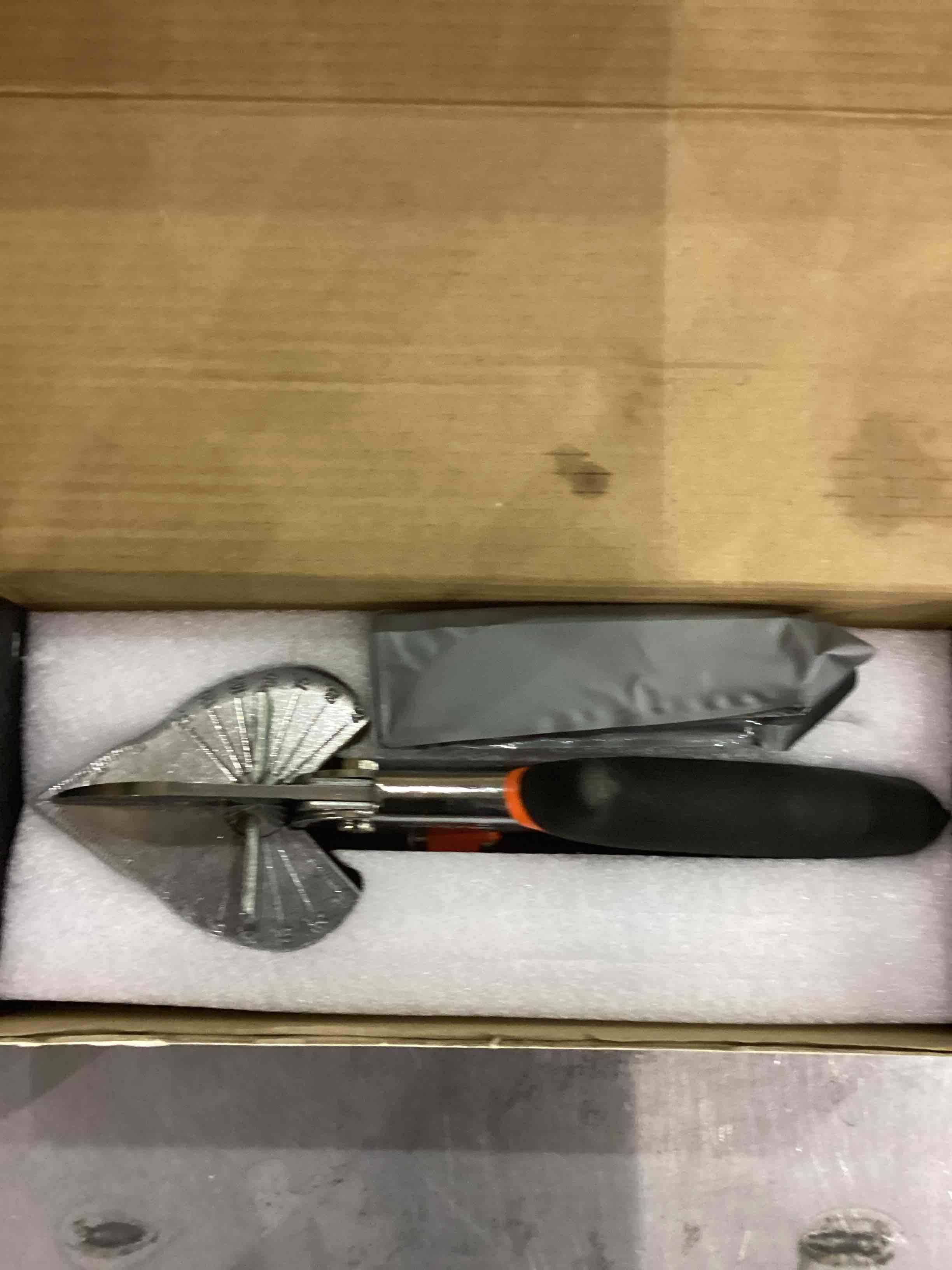 https://s3.amazonaws.com/lotting-images-prod/bidfta/EXS00672506_1704287624647.jpeg
