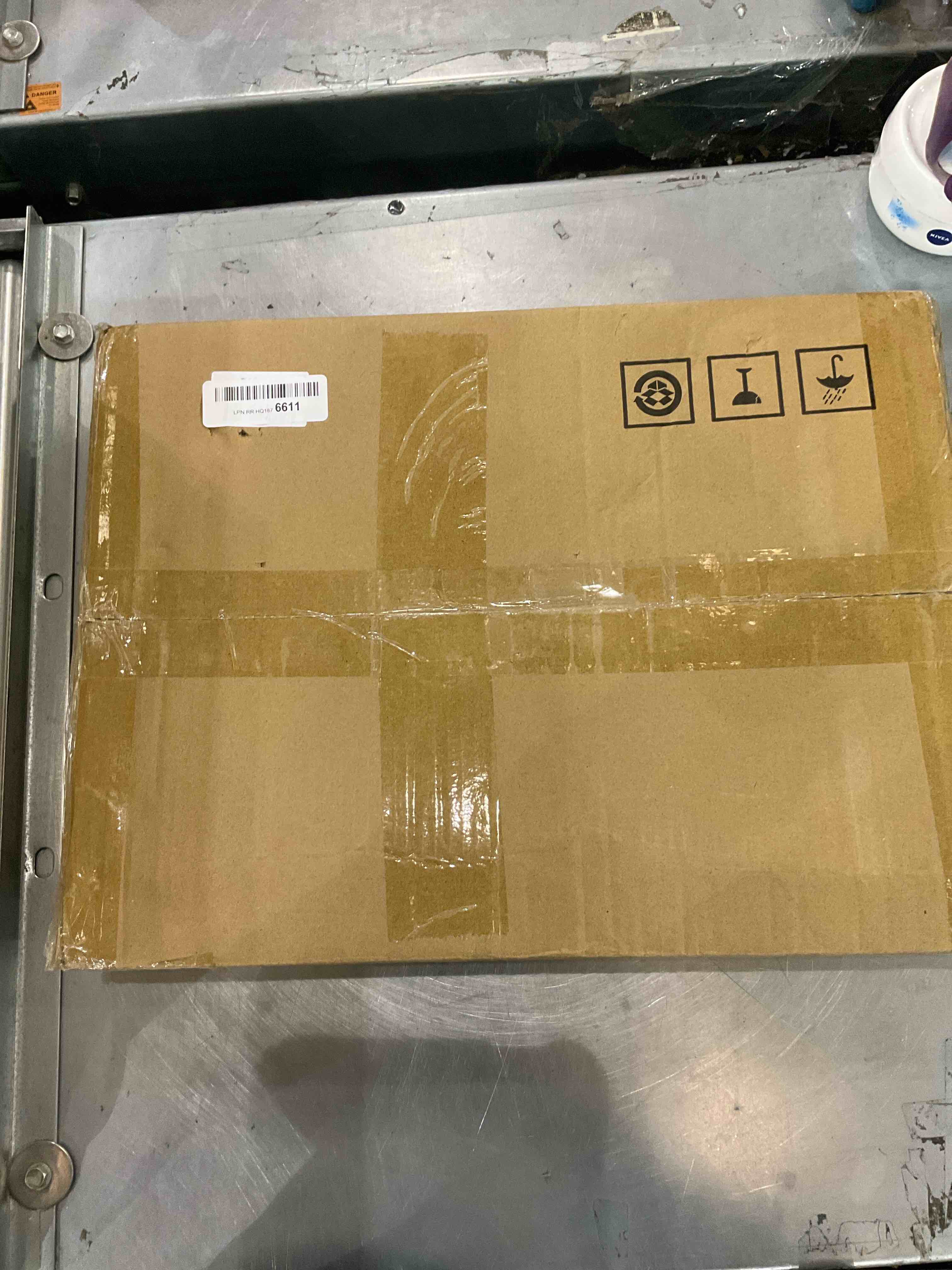 Vantic C-Shaped End Table