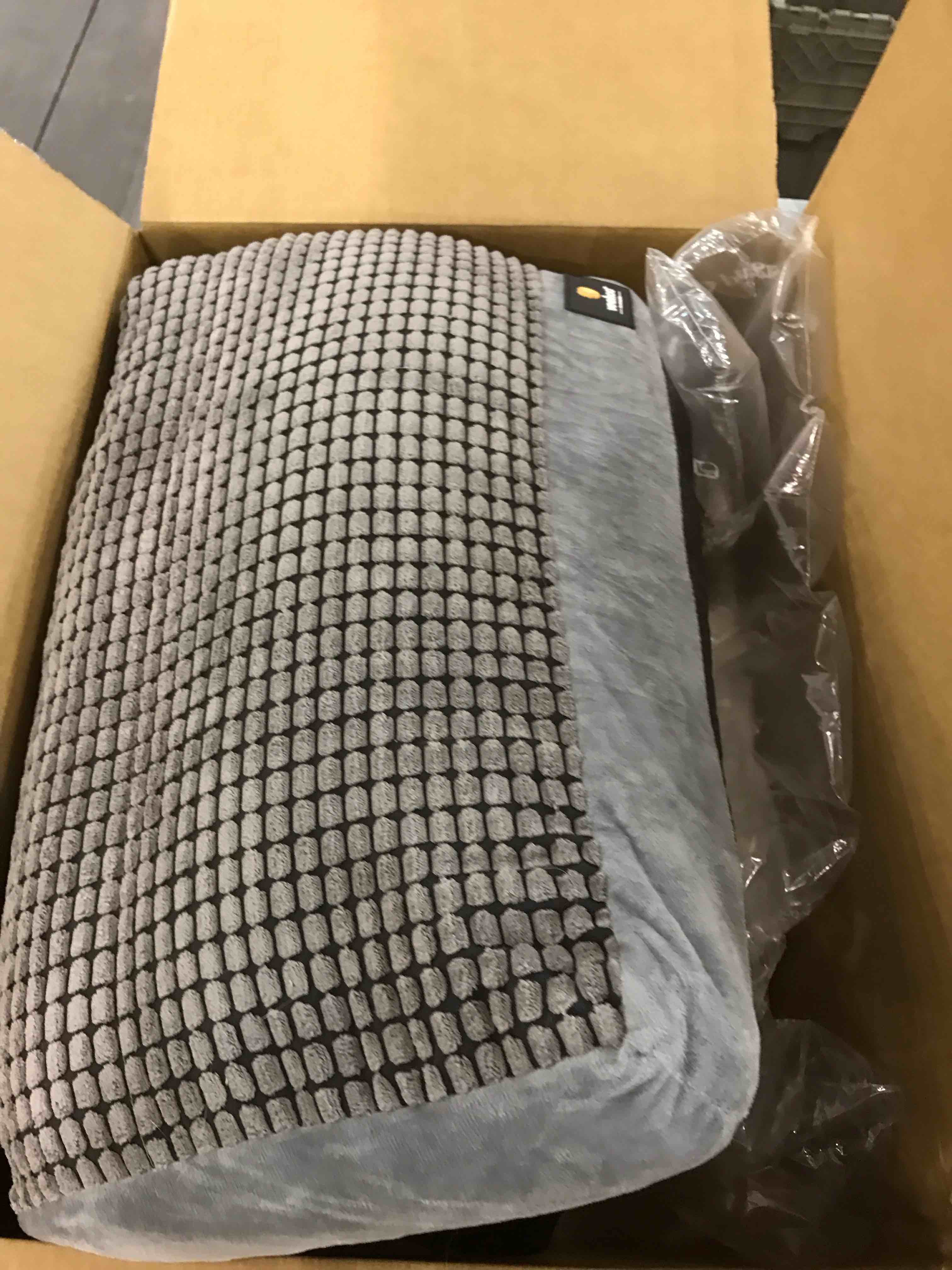 https://s3.amazonaws.com/lotting-images-prod/bidfta/EXS00673385_1704834685942.jpeg